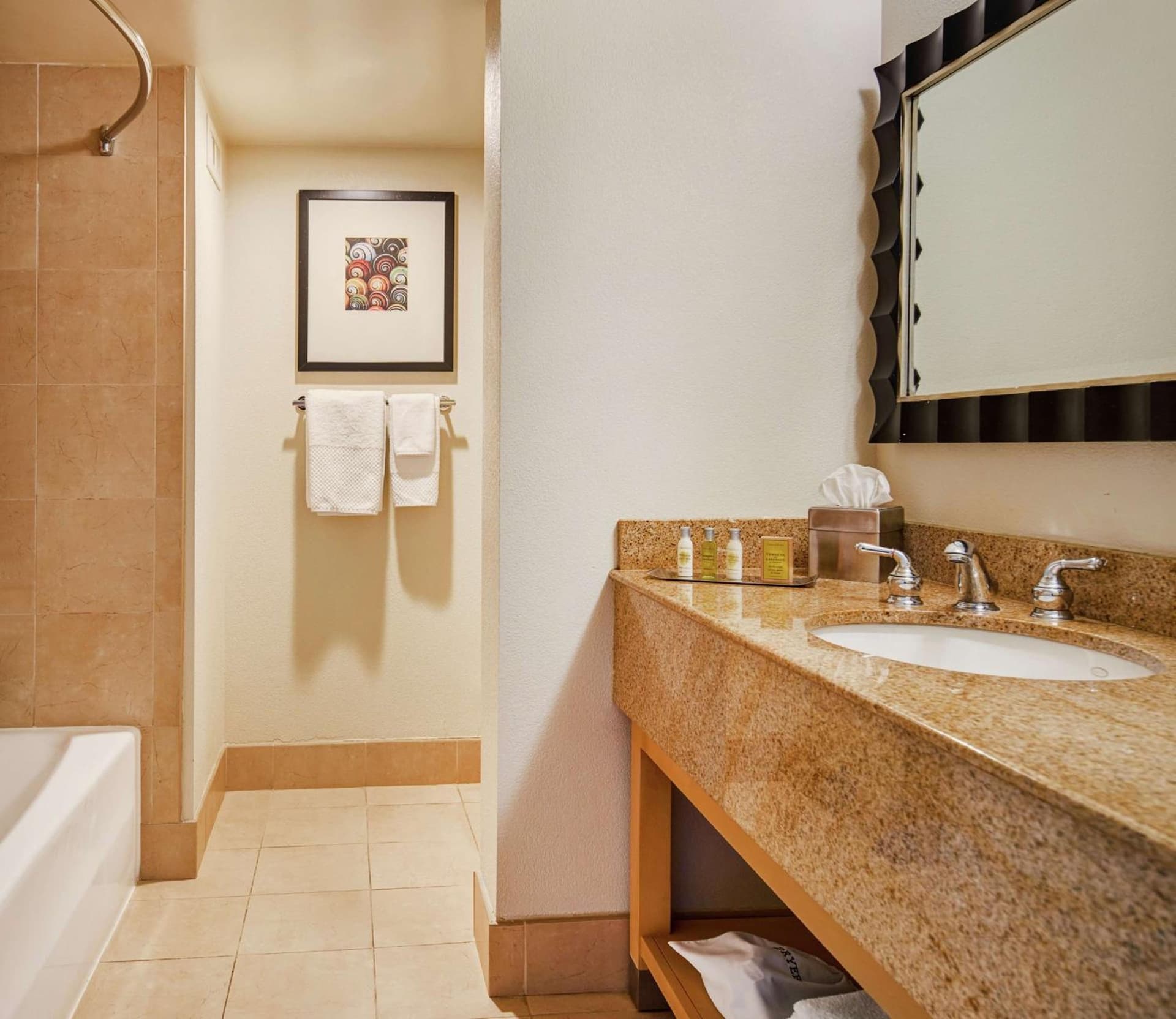 DoubleTree by Hilton Hotel Berkeley Marina gallery photo in Berkeley, CA — image 7