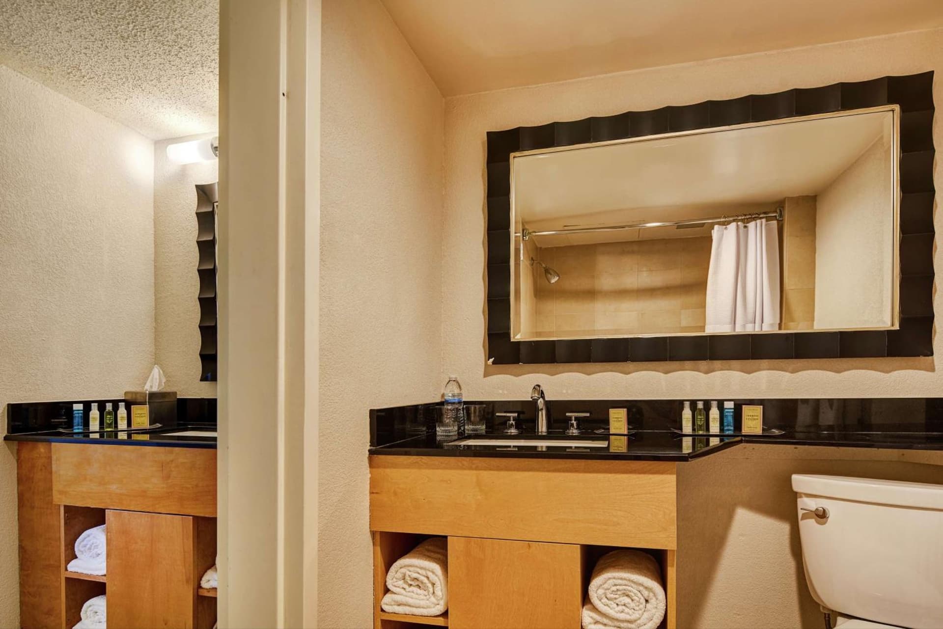 DoubleTree by Hilton Hotel Berkeley Marina gallery photo in Berkeley, CA — image 14