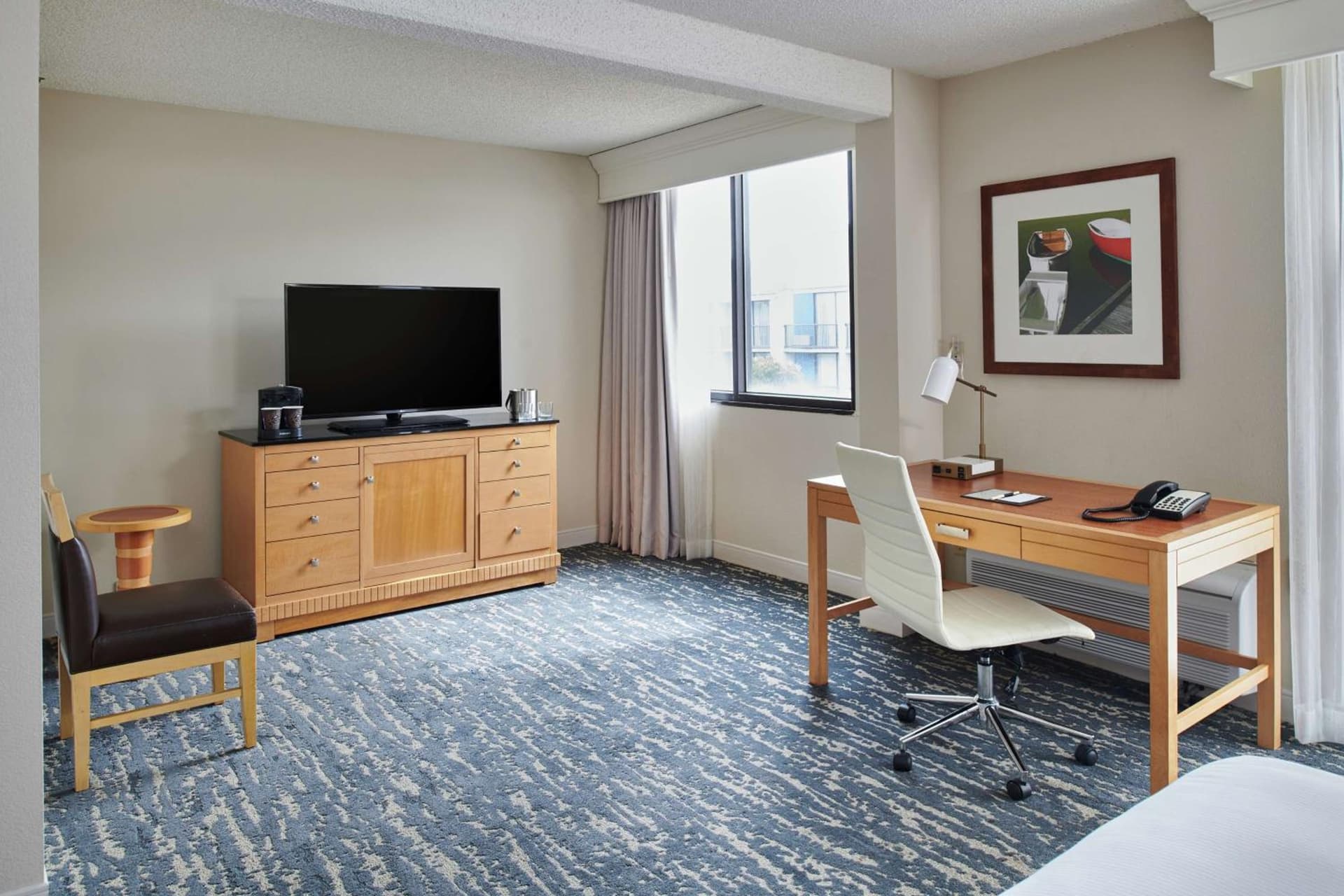 DoubleTree by Hilton Hotel Berkeley Marina gallery photo in Berkeley, CA — image 61