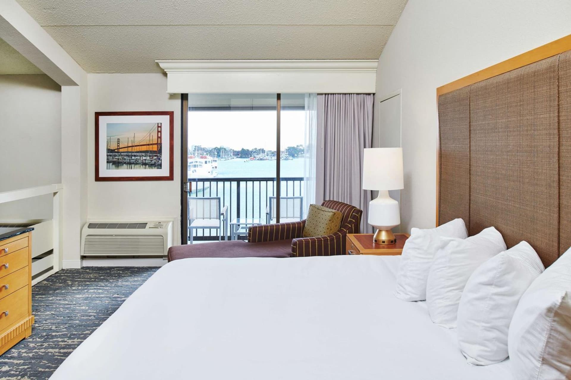 DoubleTree by Hilton Hotel Berkeley Marina gallery photo in Berkeley, CA — image 8