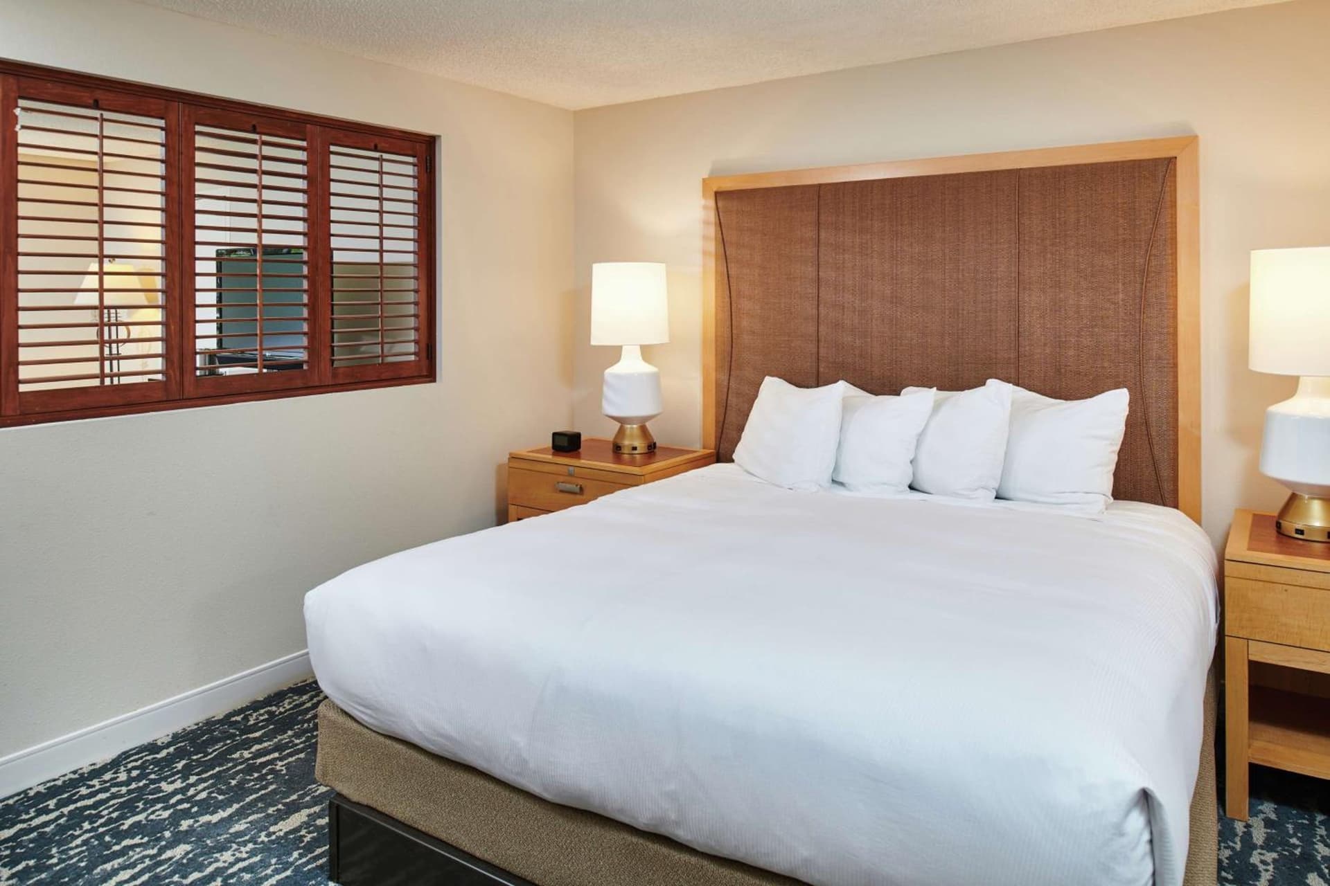 DoubleTree by Hilton Hotel Berkeley Marina gallery photo in Berkeley, CA — image 47