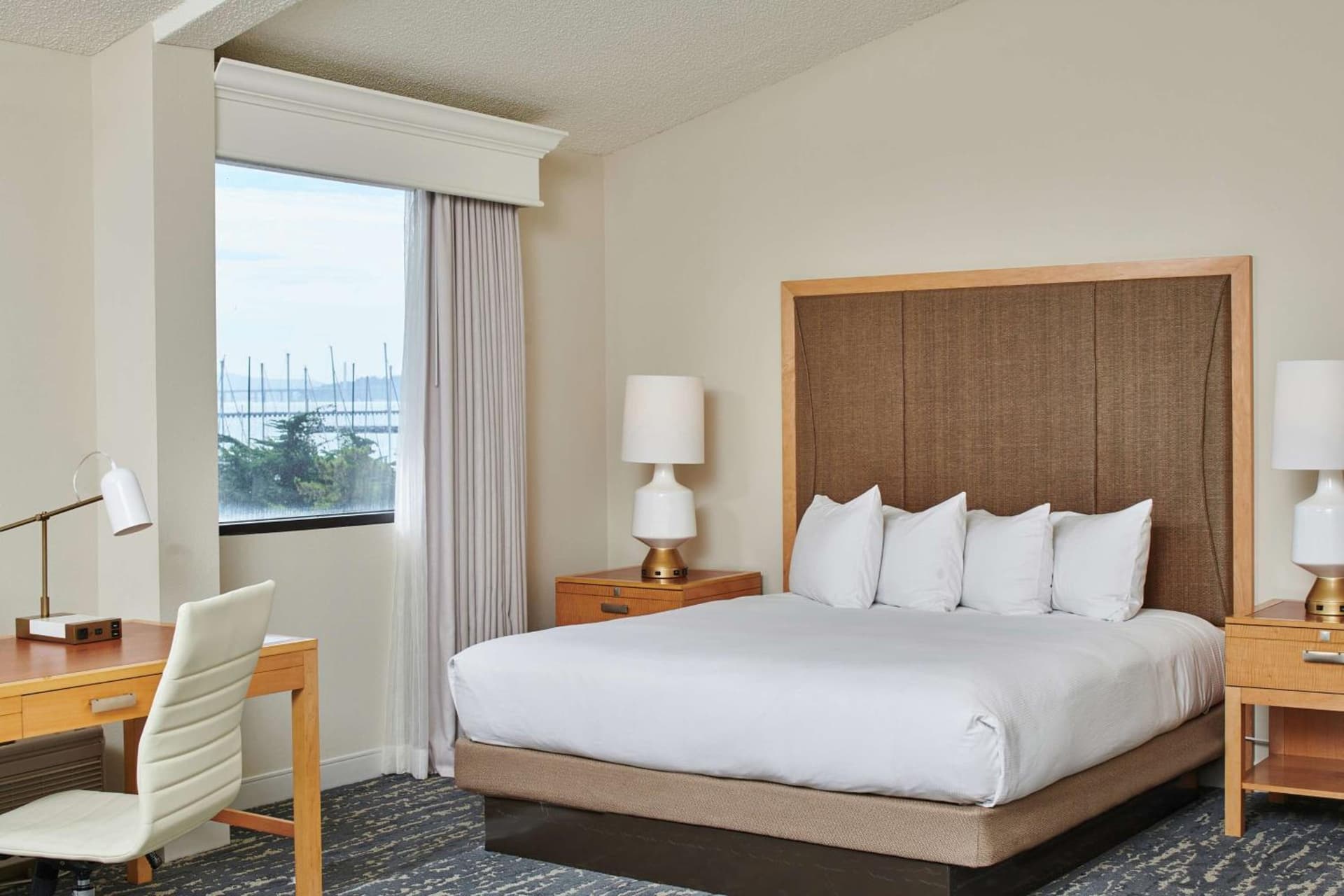 DoubleTree by Hilton Hotel Berkeley Marina gallery photo in Berkeley, CA — image 36