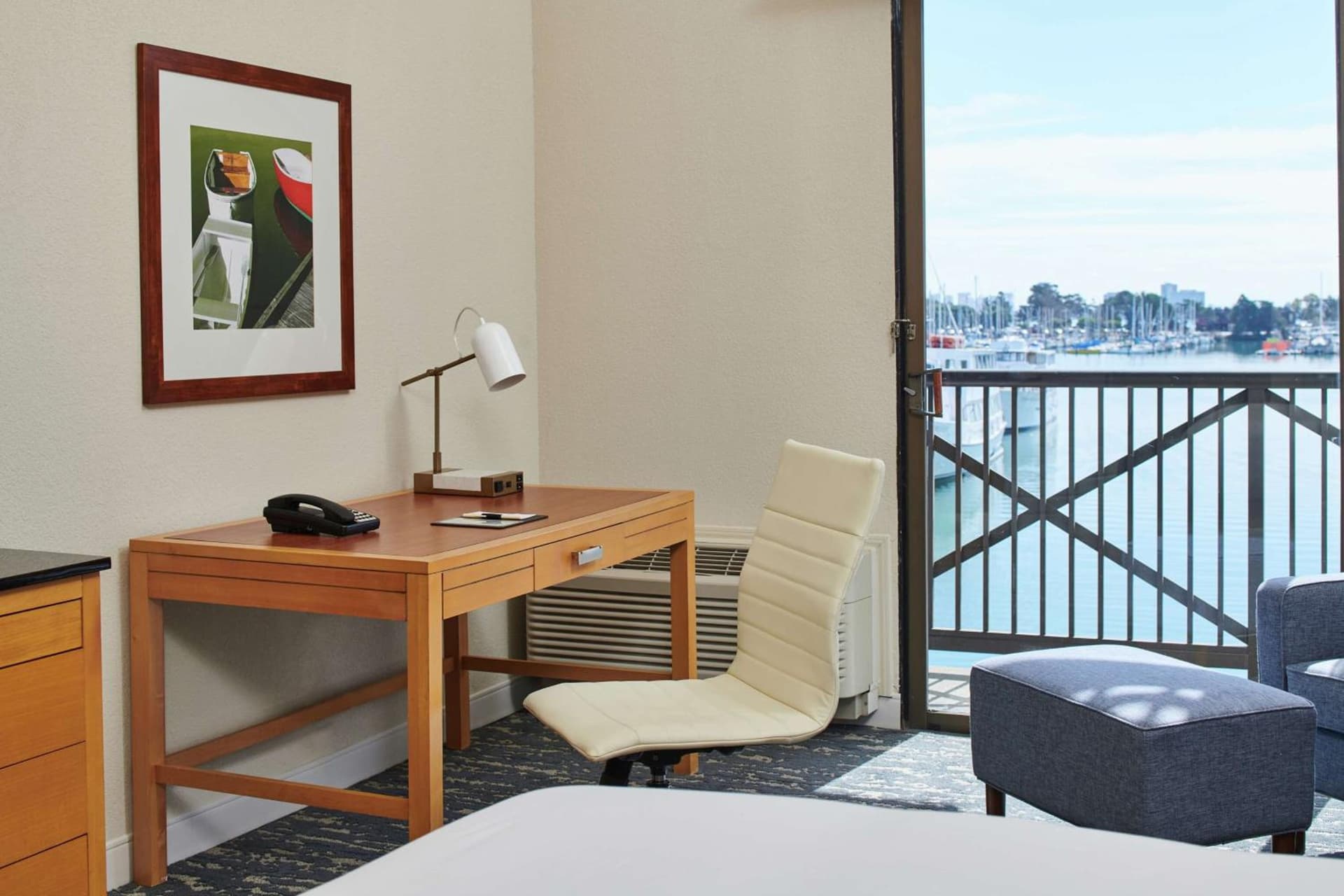 DoubleTree by Hilton Hotel Berkeley Marina gallery photo in Berkeley, CA — image 5