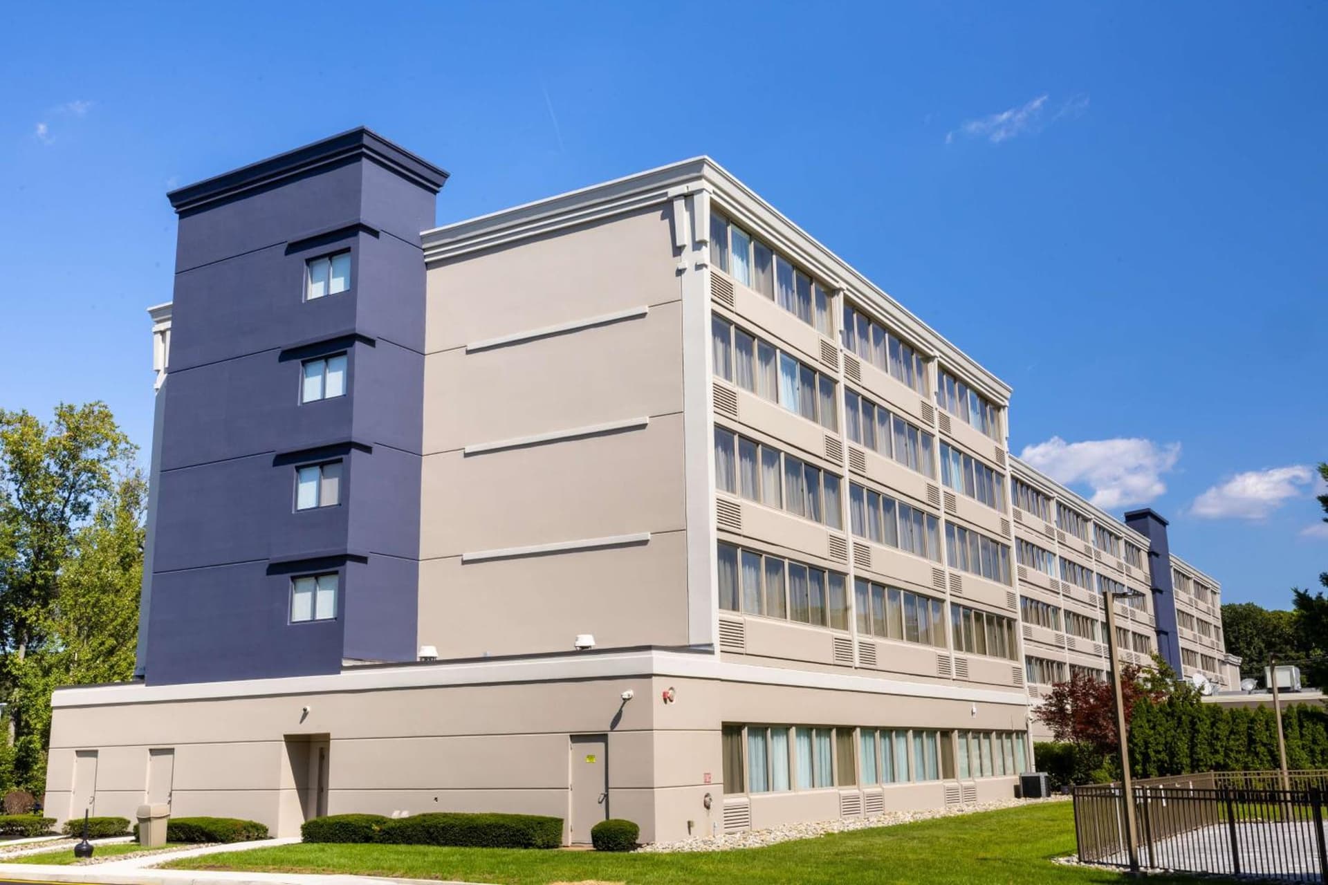 DoubleTree by Hilton Tinton Falls-Eatontown gallery photo in Tinton Falls, NJ — image 117