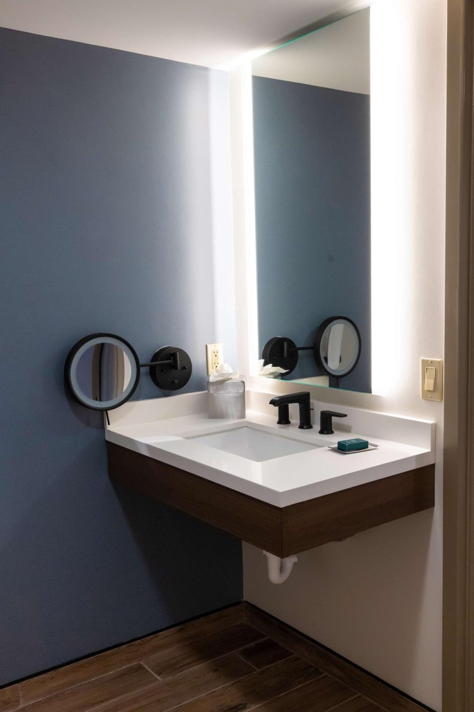 DoubleTree by Hilton Tinton Falls-Eatontown gallery photo in Tinton Falls, NJ — image 16