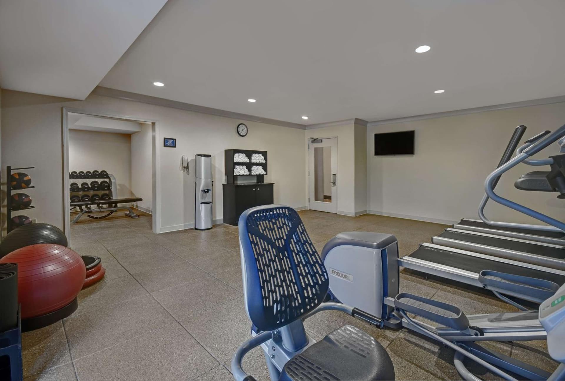 Homewood Suites by Hilton Eatontown gallery photo in Eatontown, NJ — image 17