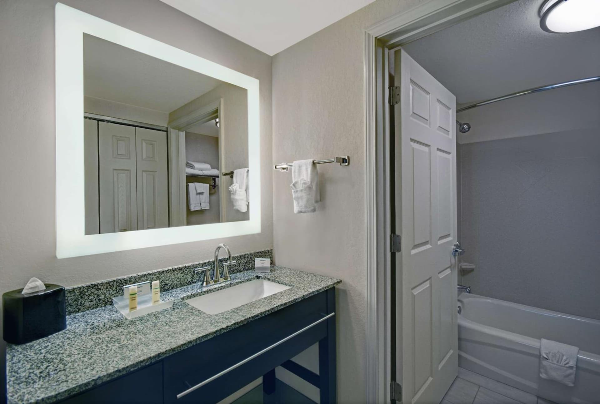 Homewood Suites by Hilton Eatontown gallery photo in Eatontown, NJ — image 39