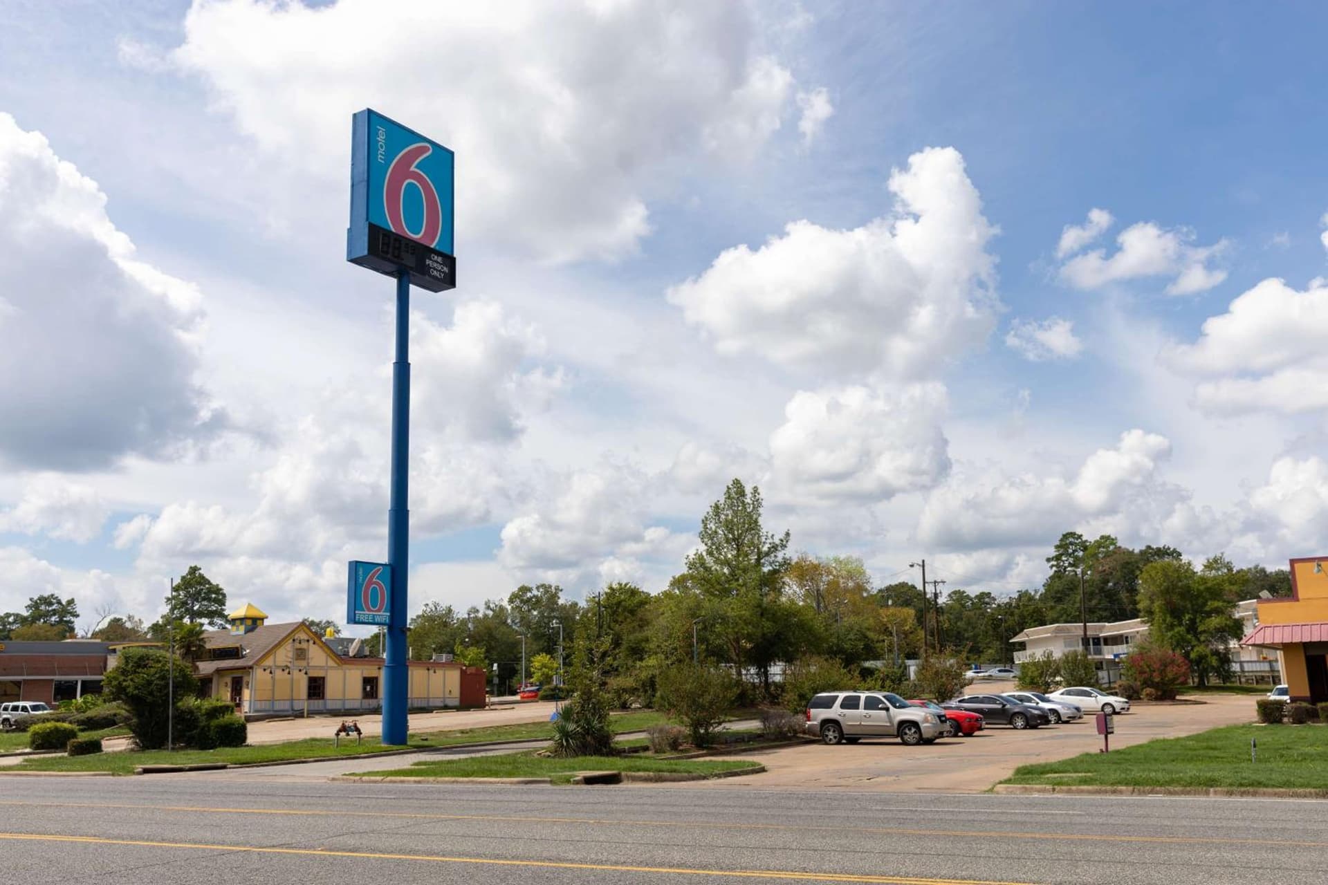 Motel 6-Lufkin, TX featured exterior or lobby in Lufkin, TX — similar hotel