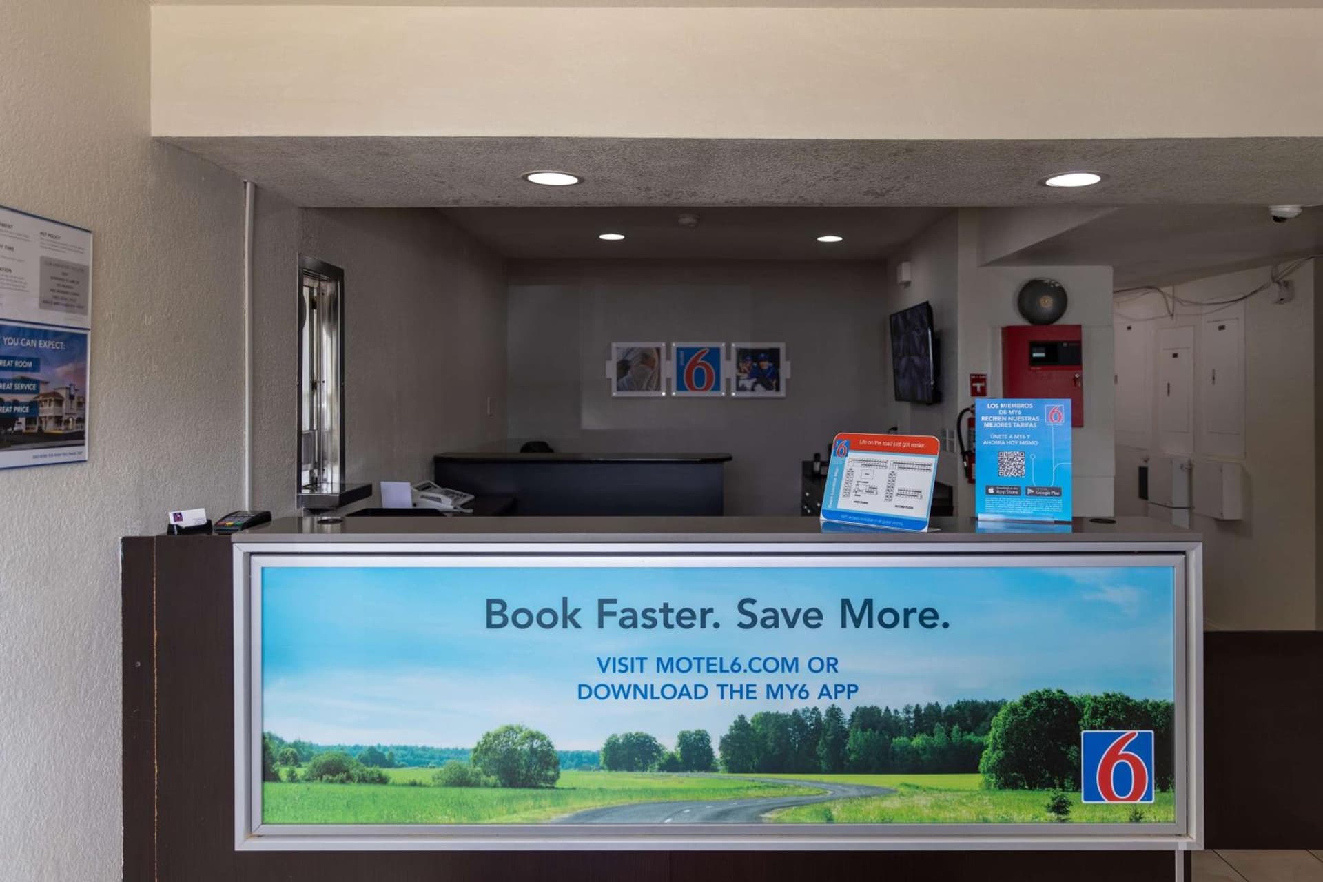 Motel 6-Lufkin, TX interior in Lufkin, TX — gallery photo 2