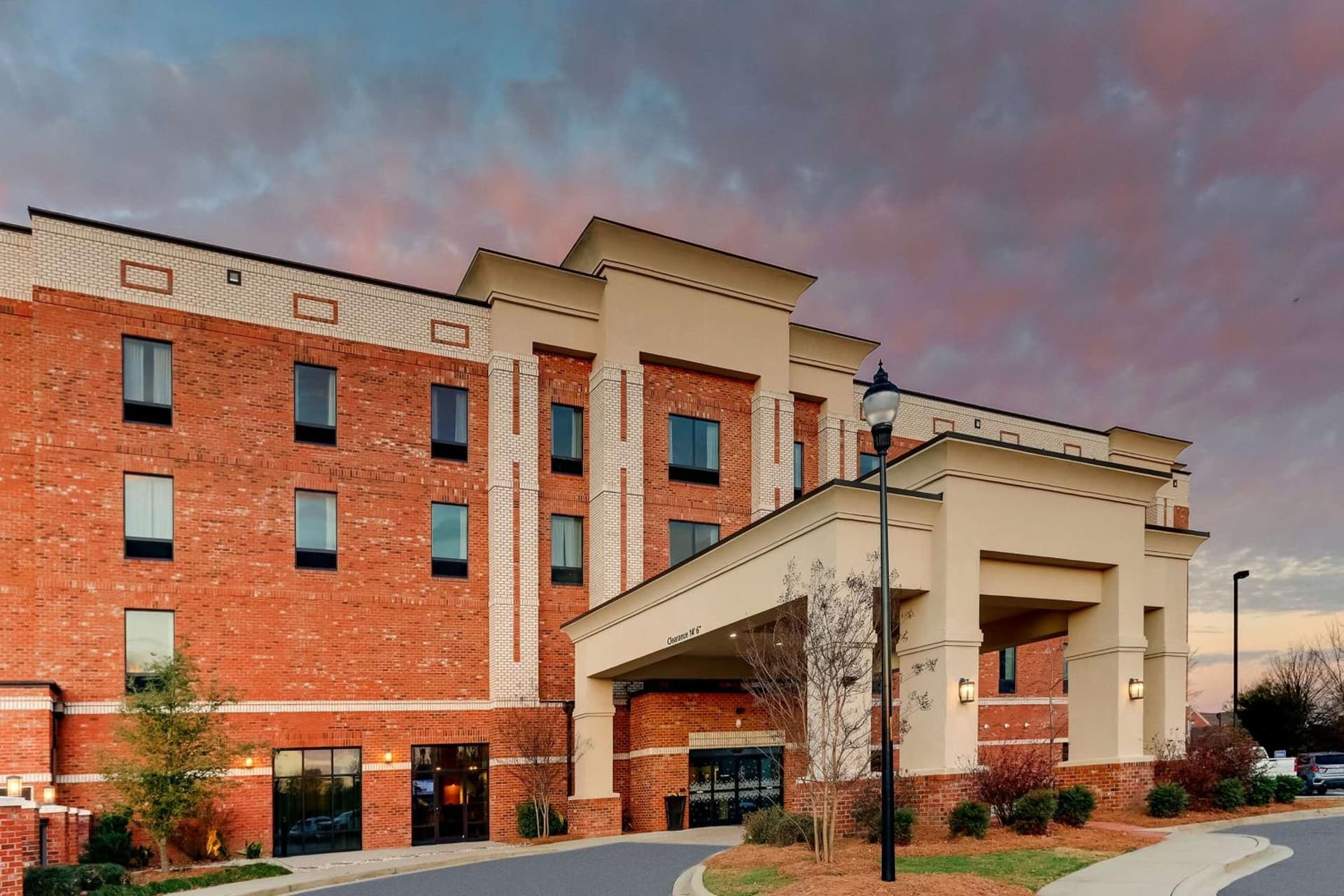 Hampton Inn & Suites - Hartsville, SC interior in Hartsville, SC — gallery photo 2