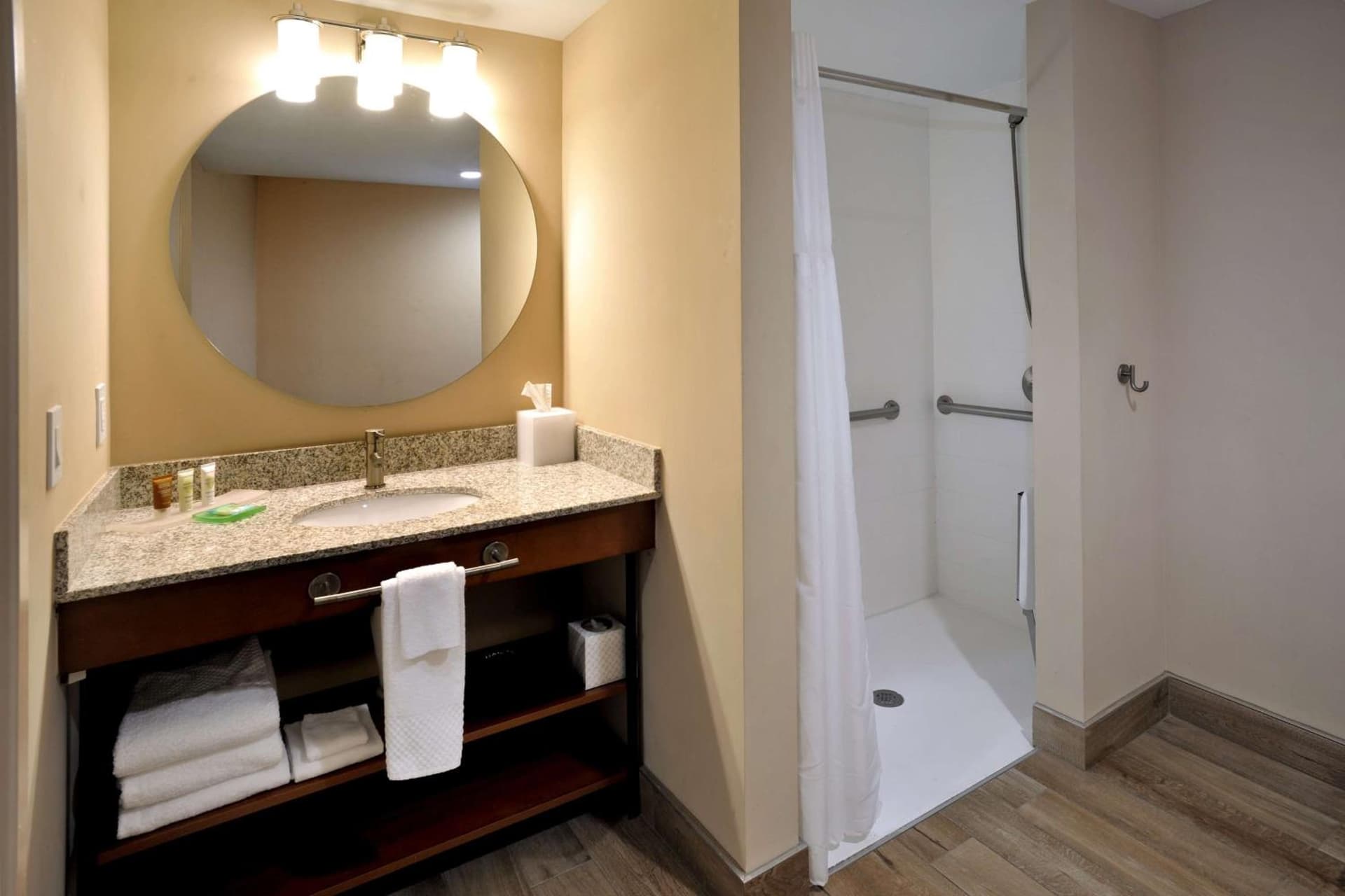 Hotel Dello Ft Lauderdale Airport, Tapestry Collection by Hilton property views in Dania Beach, FL — gallery photo 3