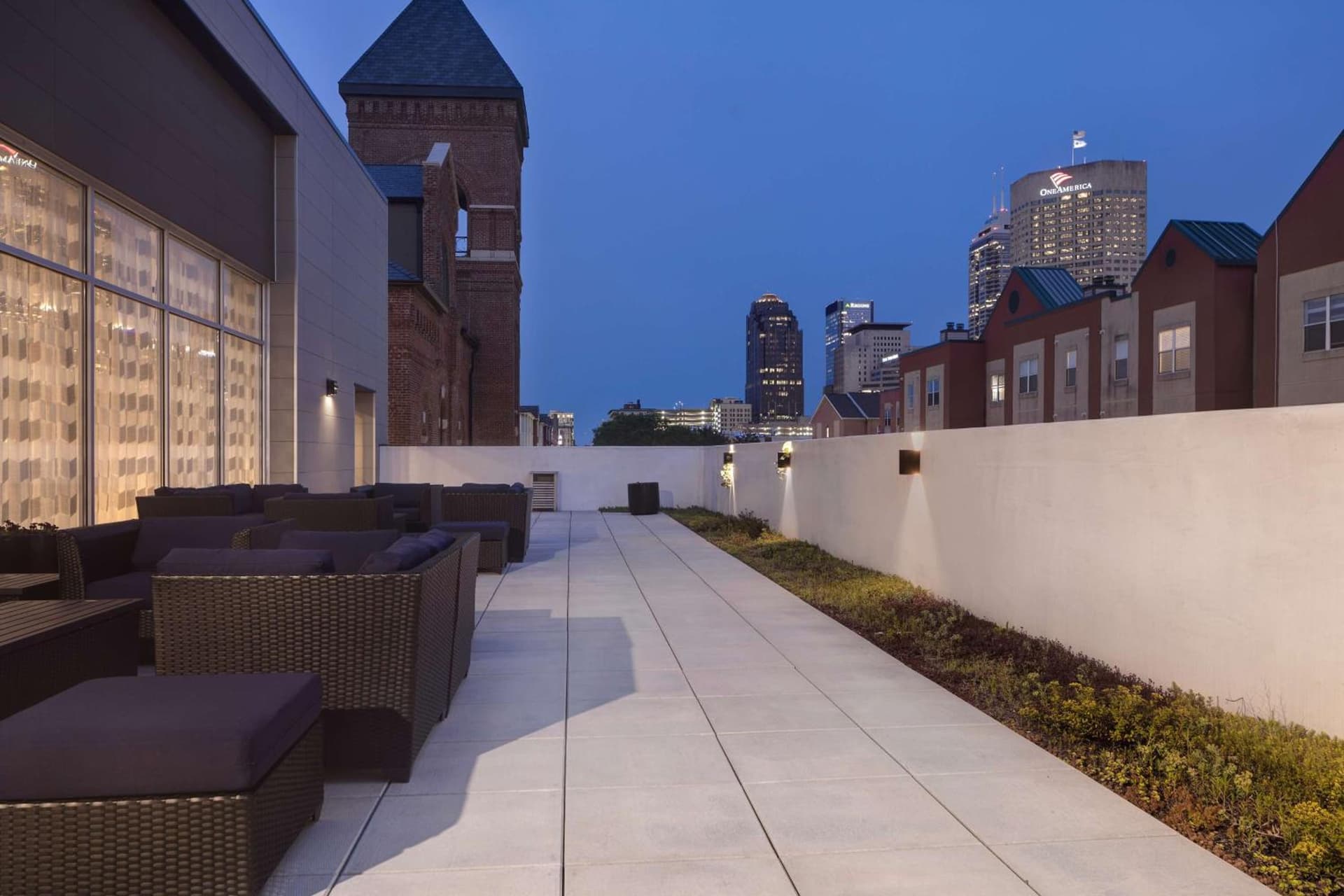 Homewood Suites by Hilton Indianapolis Downtown IUPUI interior in Indianapolis, IN — gallery photo 2