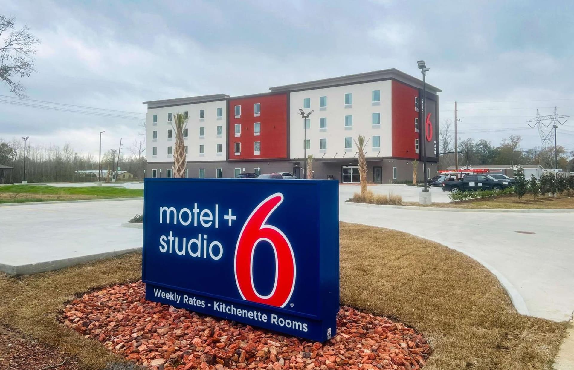 Studio 6 Gonzales, LA Baton Rouge Geismar Prairieville I 10 featured exterior or lobby in Gonzales, LA — similar hotel