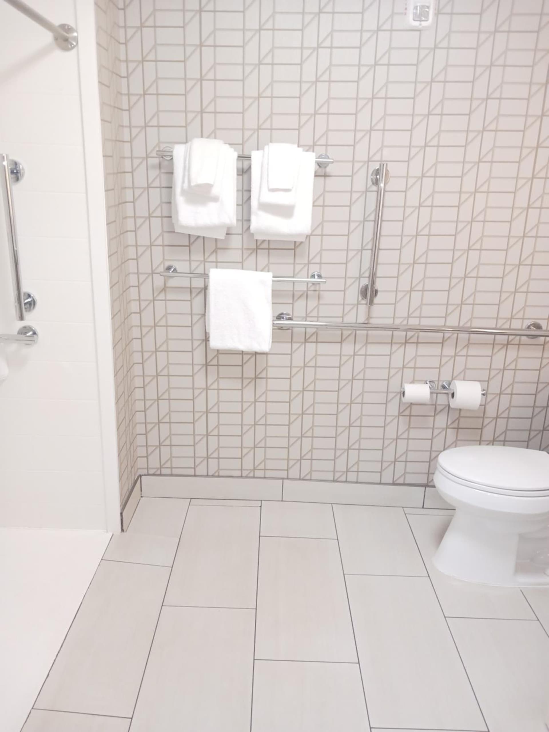 Holiday Inn Express & Suites Gainesville - Lake Lanier Area by IHG property views in Gainesville, GA — gallery photo 3