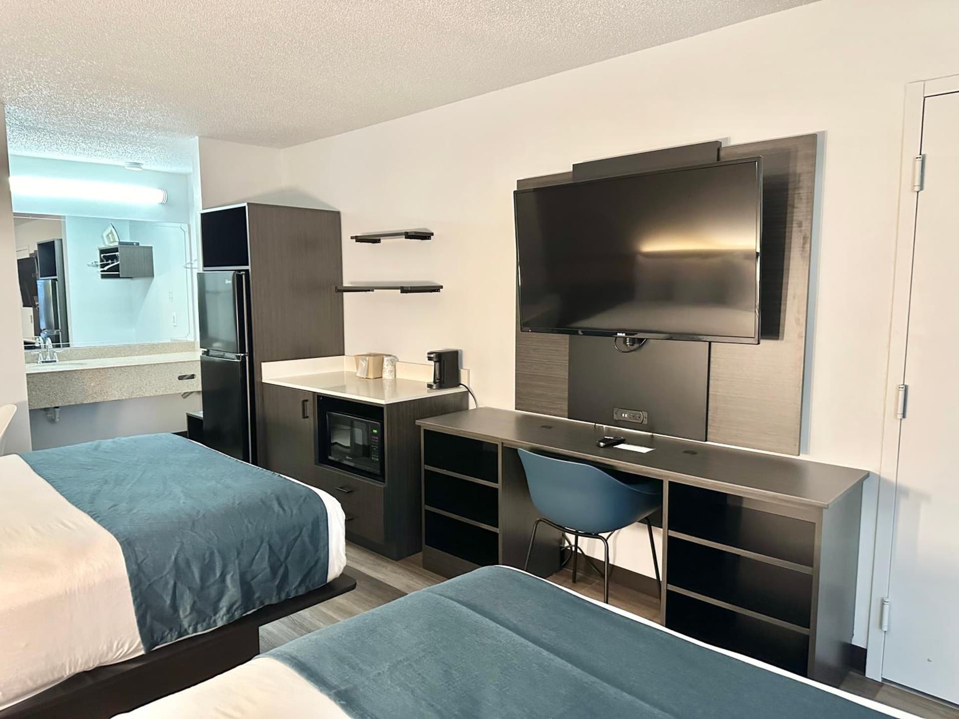 Studio 6 Suites Louisville KY Airport/Expo Center gallery photo in Louisville, KY — image 6