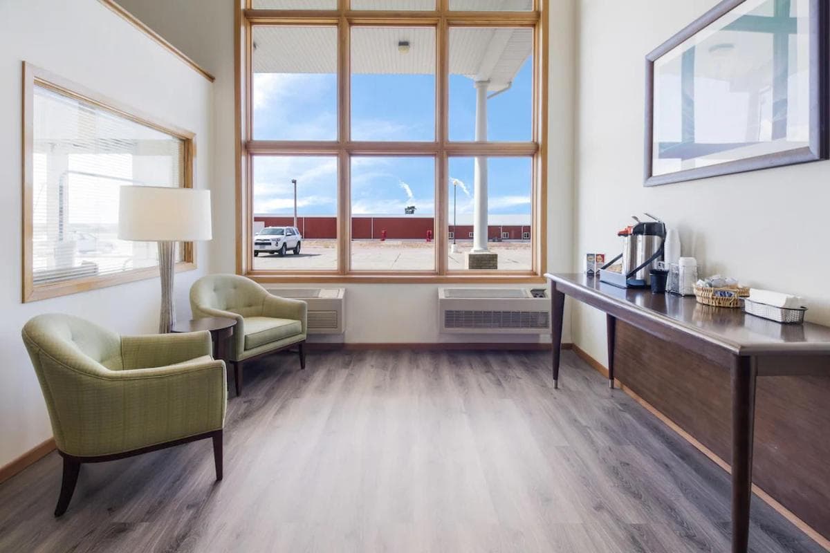 Alliance Hotel & Suites, a Howard Johnson by Wyndham interior in Alliance, NE — gallery photo 2