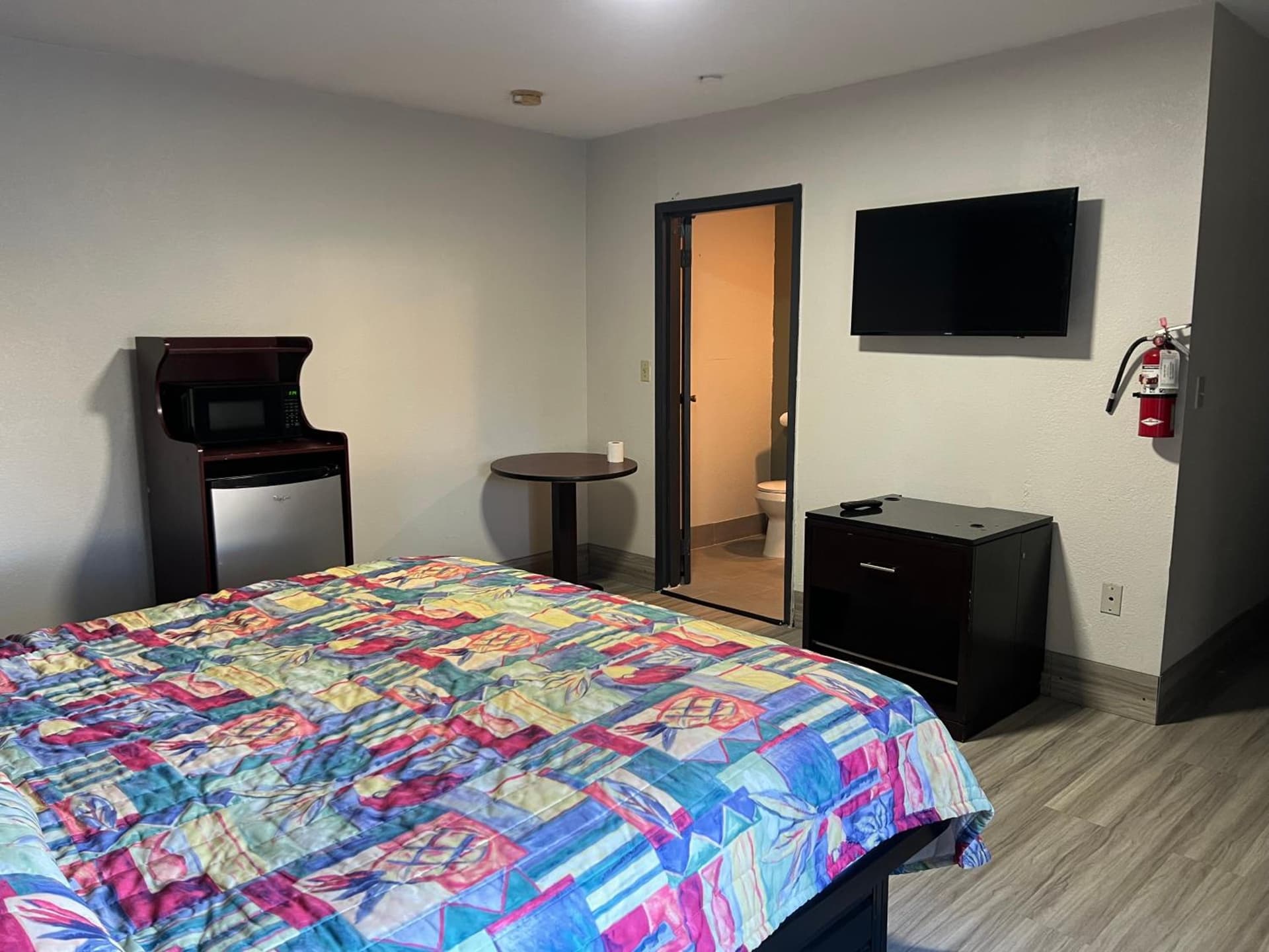 Comfort stay inn interior in Quincy, FL — gallery photo 2