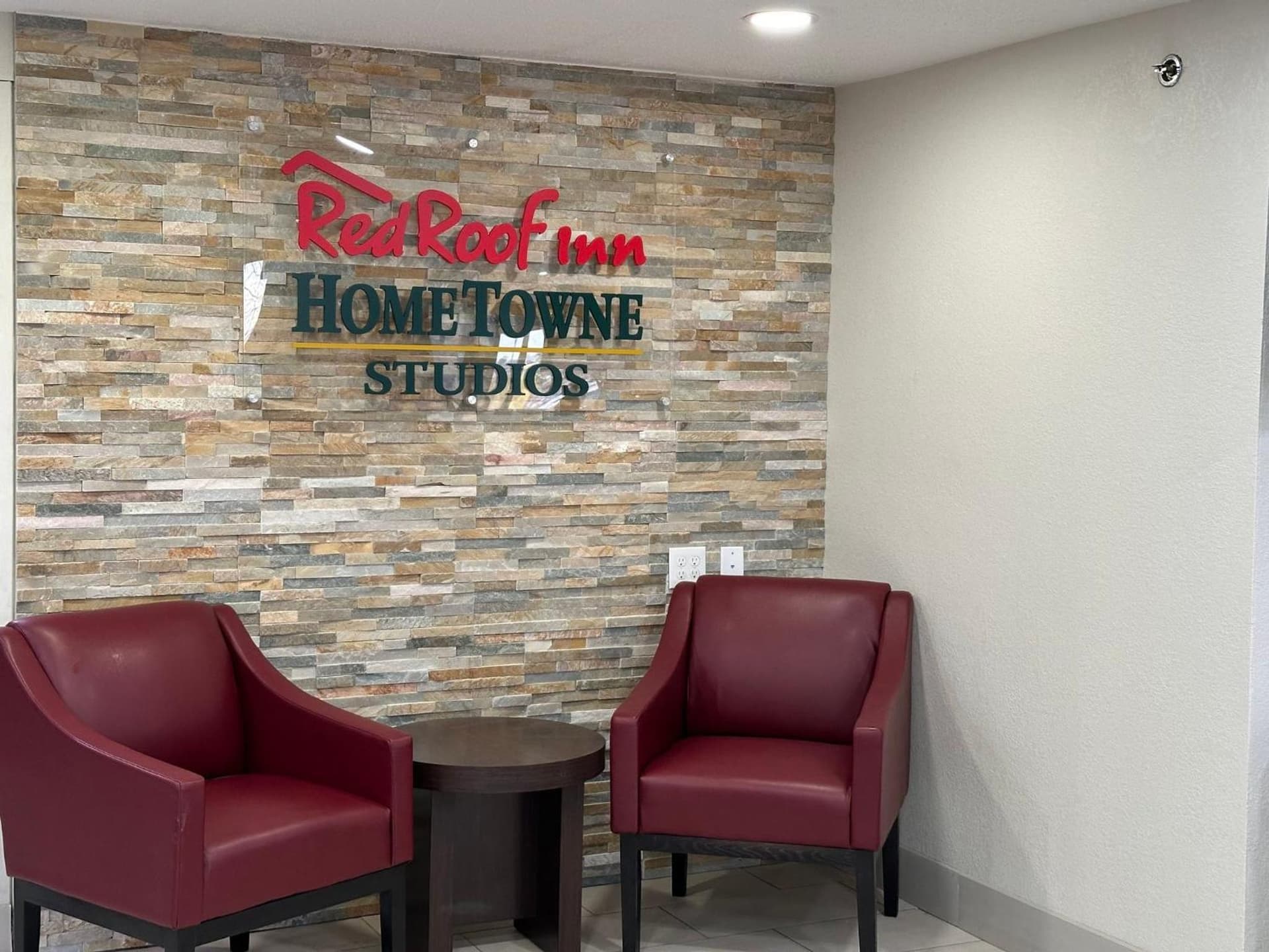 Red Roof Inn Flint gallery photo in Flint, MI — image 4