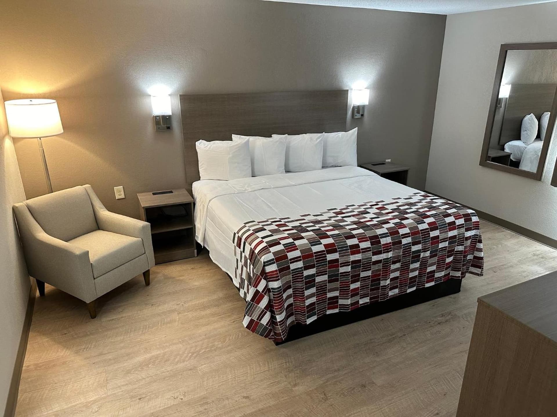 Red Roof Inn Flint interior in Flint, MI — gallery photo 2