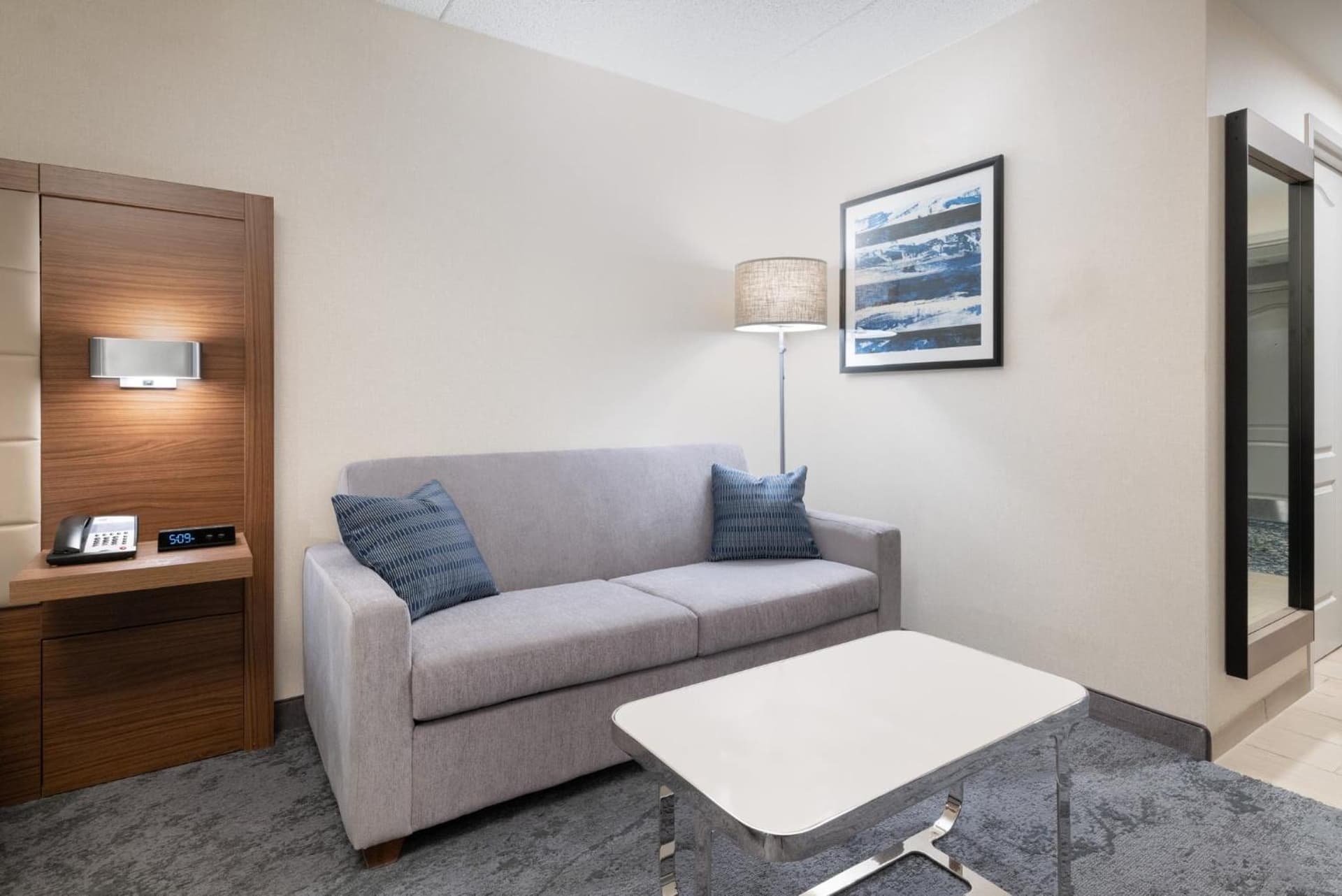 Holiday Inn Express & Suites Boston - Cambridge by IHG gallery photo in Cambridge, MA — image 12