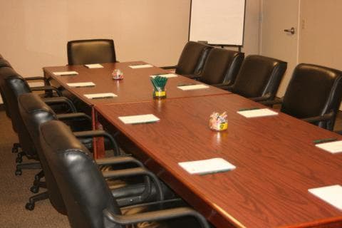 Maron Hotel & Suites gallery photo in Danbury, CT — image 4