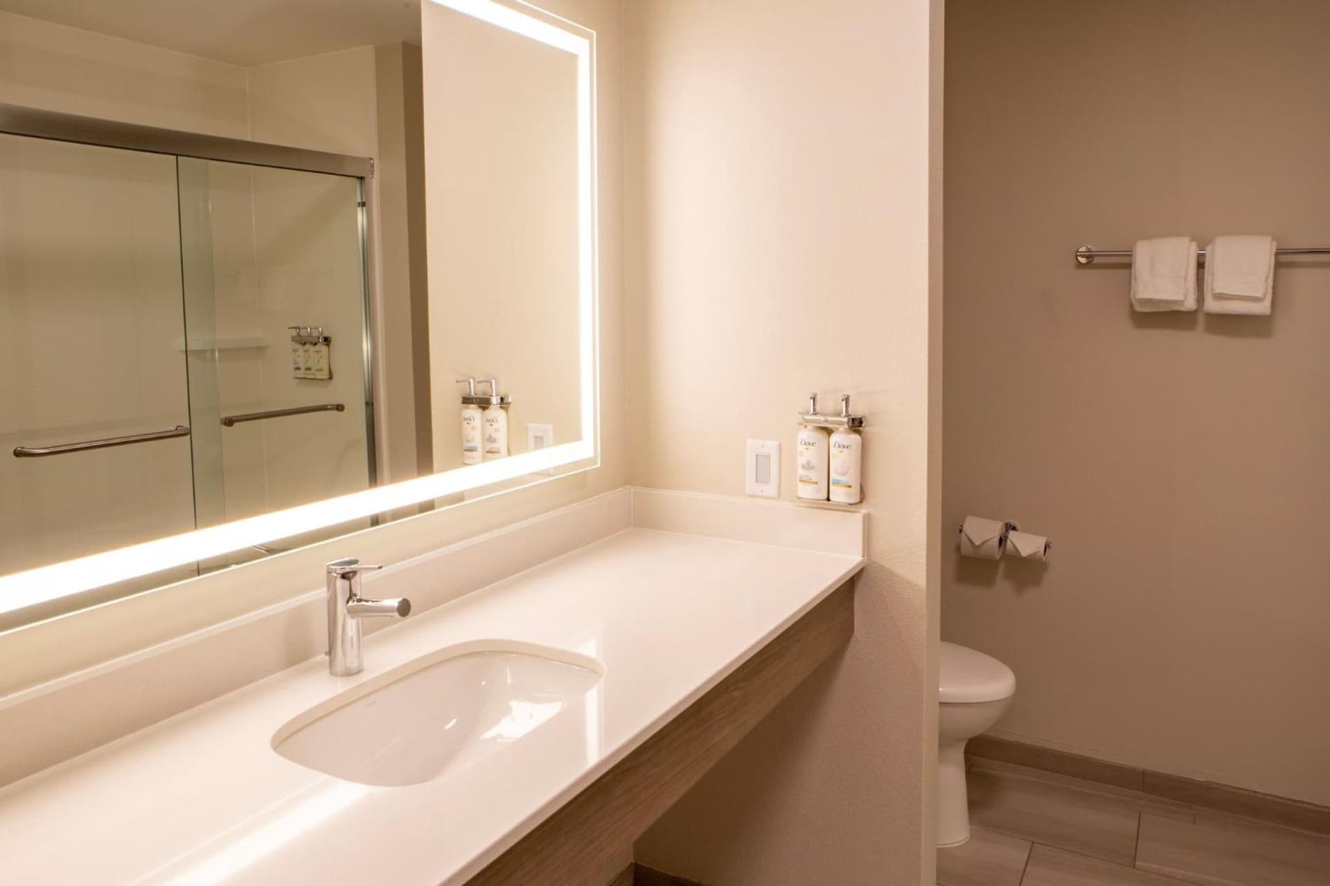 Holiday Inn Express & Suites Sioux City-South by IHG gallery photo in Sioux City, IA — image 88