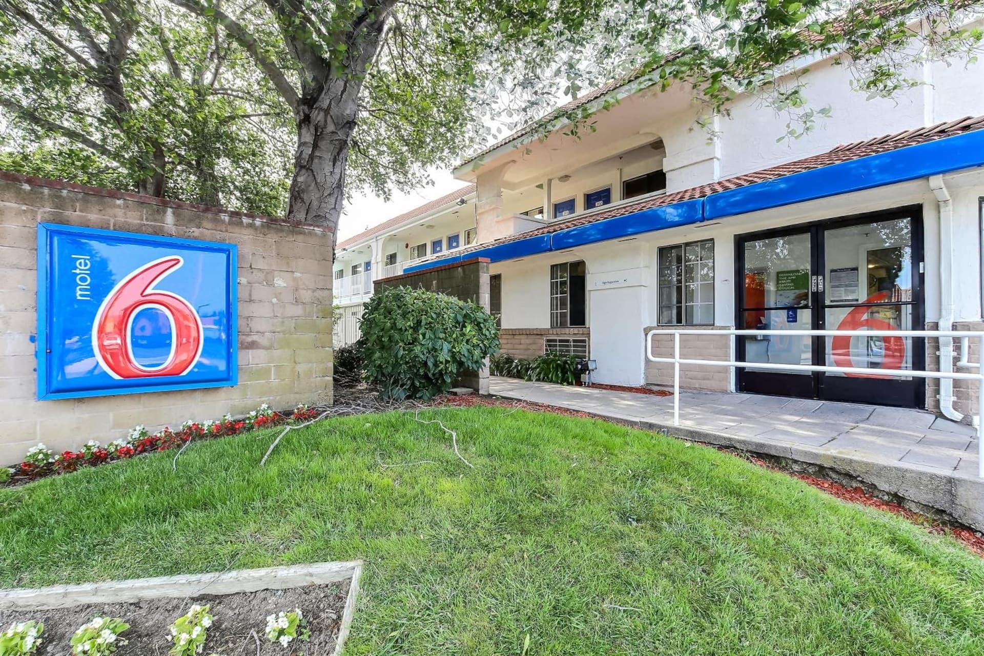 Motel 6-Pinole, CA featured exterior or lobby in Pinole, CA — similar hotel