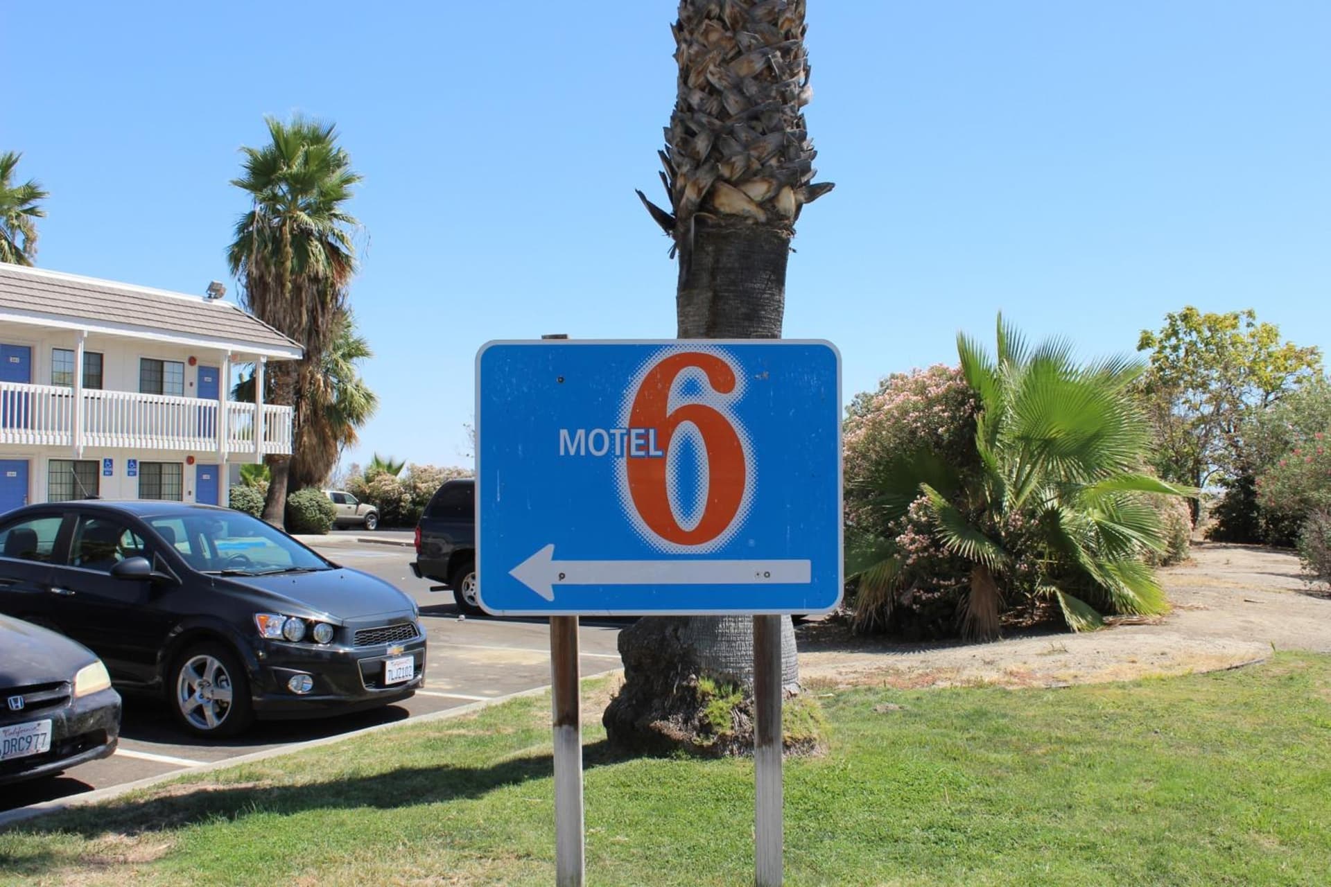 Motel 6-Coalinga, CA - East interior in Coalinga, CA — gallery photo 2