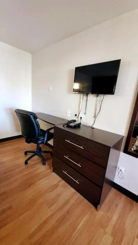 Sacramento Inn & Suites Cal Expo I-80 property views in Sacramento, CA — gallery photo 3