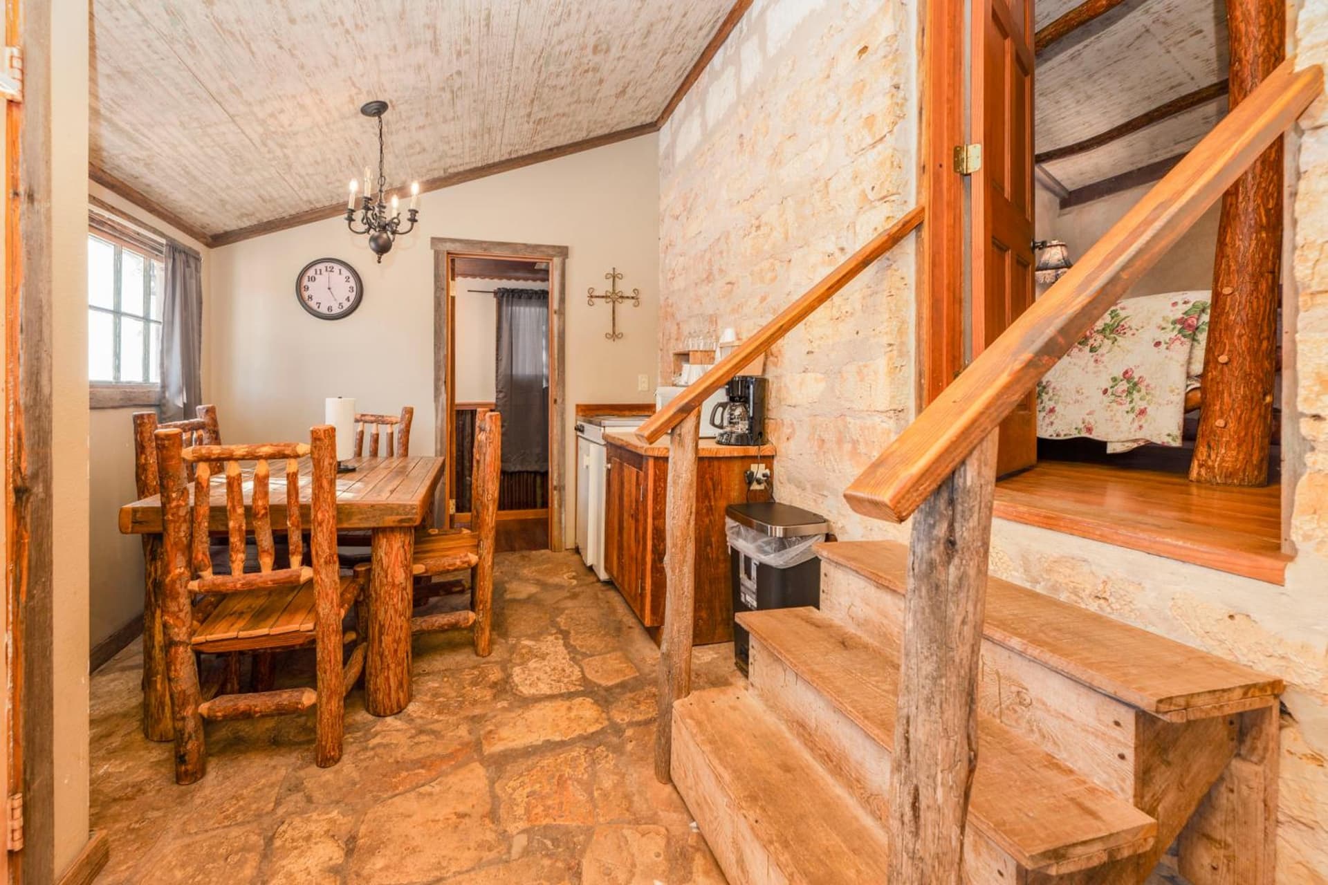 Country Inn Cottages interior in Fredericksburg, TX — gallery photo 2