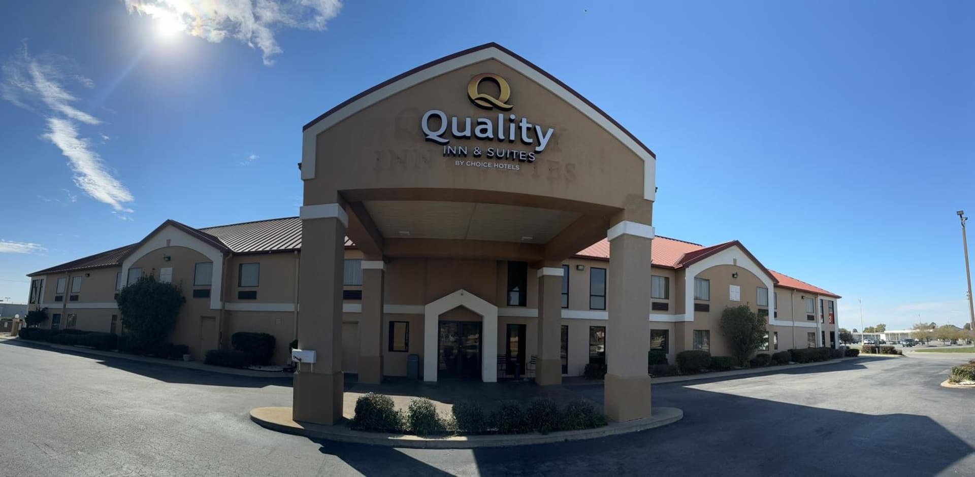Quality Inn & Suites Pine Bluff interior in Pine Bluff, AR — gallery photo 2