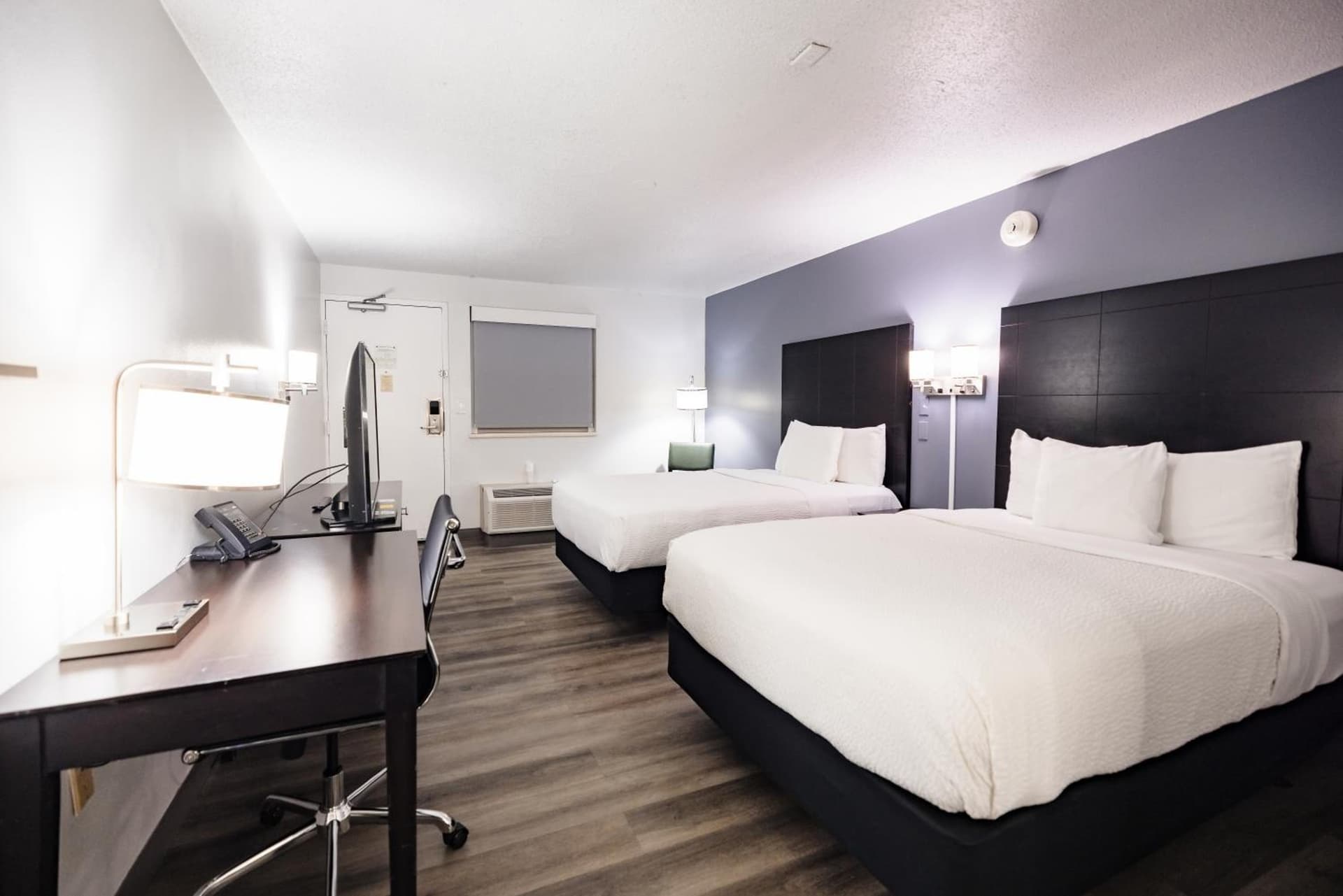 La Quinta Inn by Wyndham Tampa Near Busch Gardens gallery photo in Tampa, FL — image 13