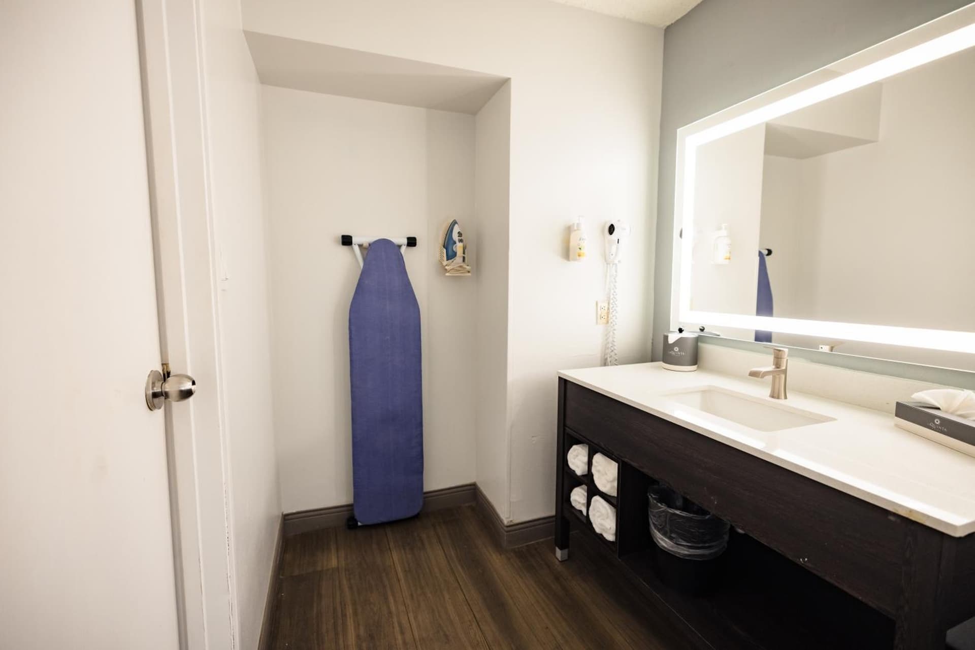 La Quinta Inn by Wyndham Tampa Near Busch Gardens gallery photo in Tampa, FL — image 70