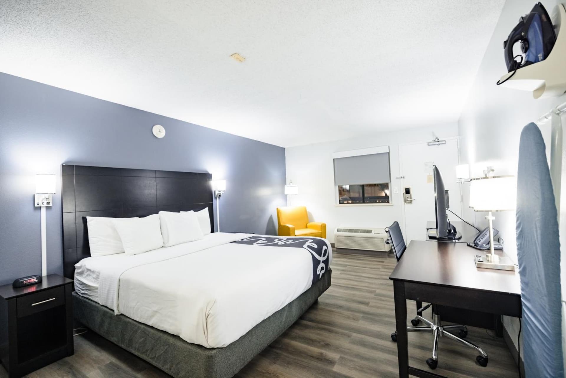 La Quinta Inn by Wyndham Tampa Near Busch Gardens gallery photo in Tampa, FL — image 21