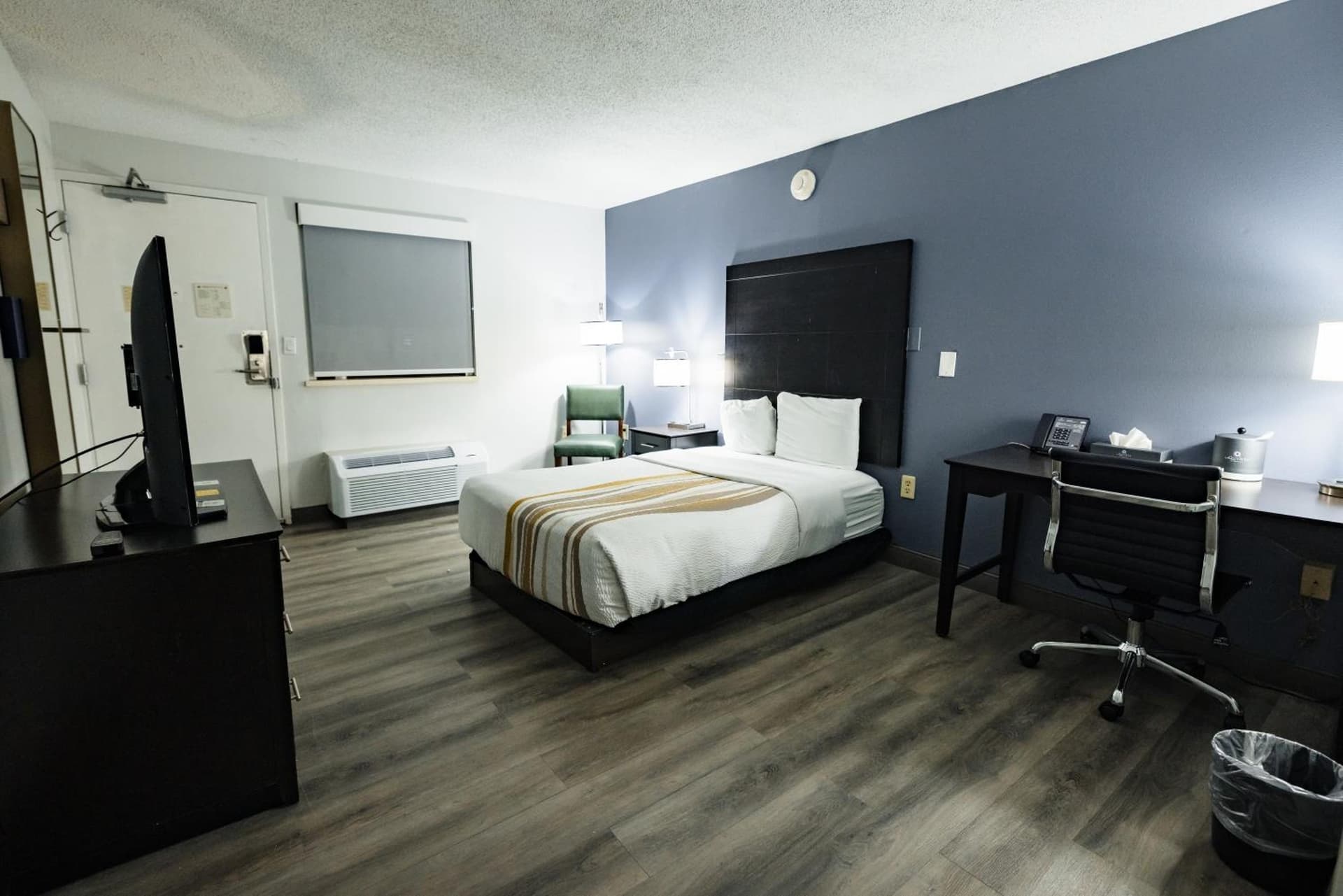 La Quinta Inn by Wyndham Tampa Near Busch Gardens gallery photo in Tampa, FL — image 84