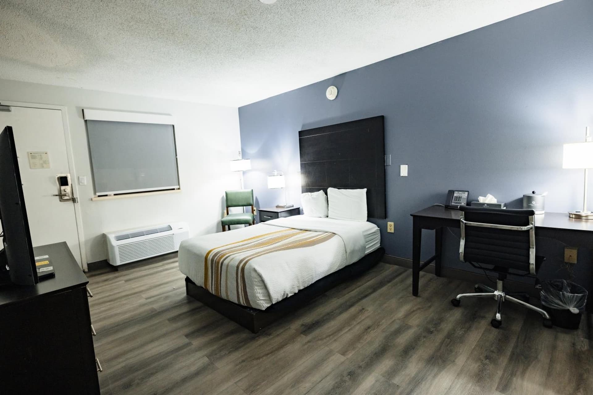 La Quinta Inn by Wyndham Tampa Near Busch Gardens gallery photo in Tampa, FL — image 77