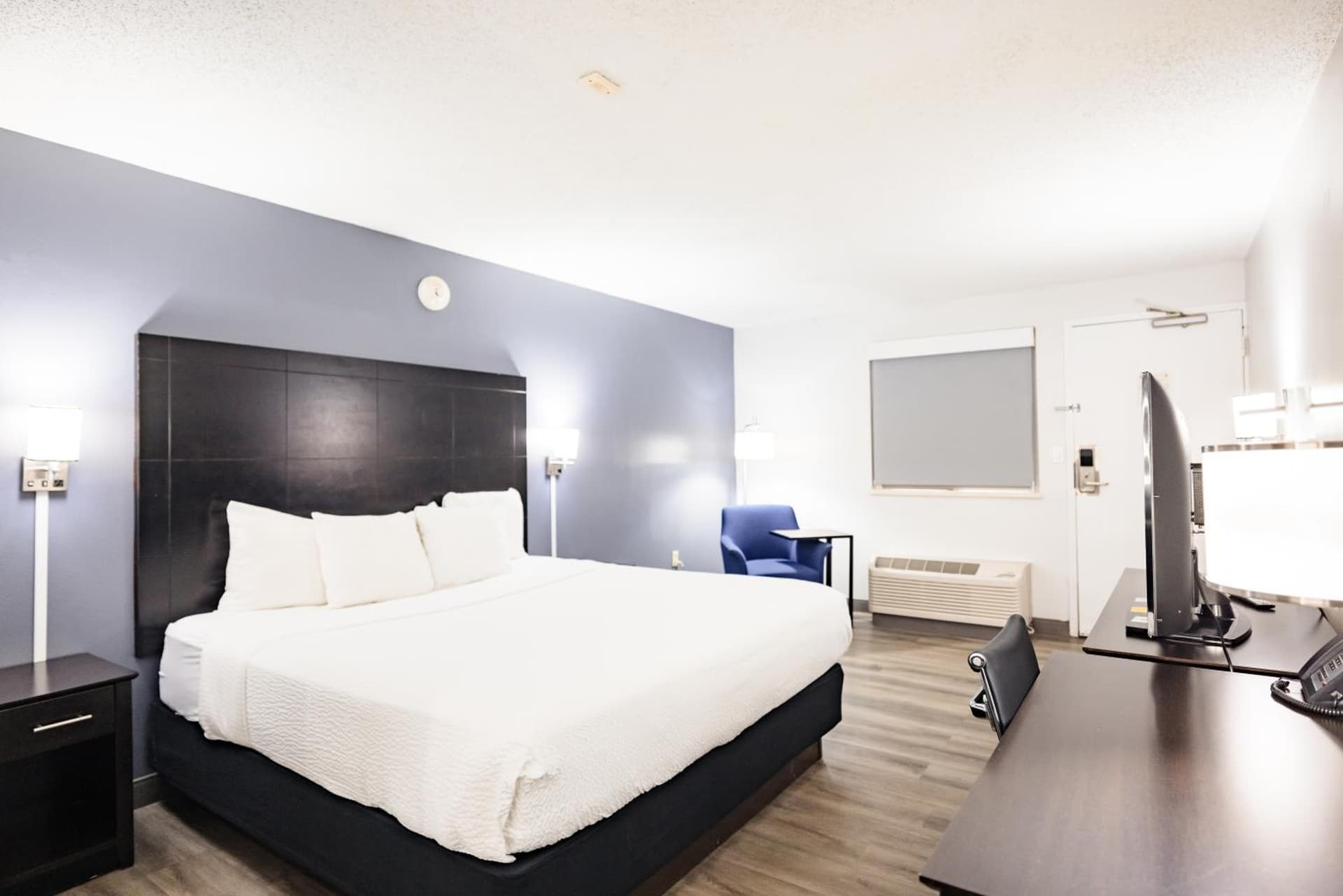 La Quinta Inn by Wyndham Tampa Near Busch Gardens gallery photo in Tampa, FL — image 47