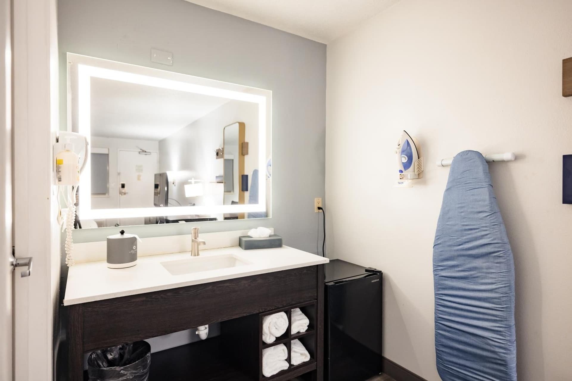 La Quinta Inn by Wyndham Tampa Near Busch Gardens gallery photo in Tampa, FL — image 44