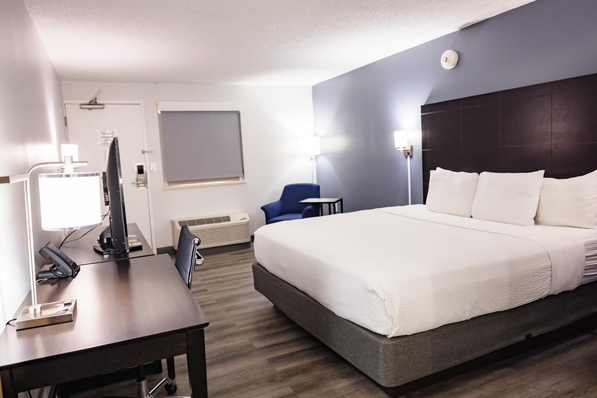 La Quinta Inn by Wyndham Tampa Near Busch Gardens gallery photo in Tampa, FL — image 17
