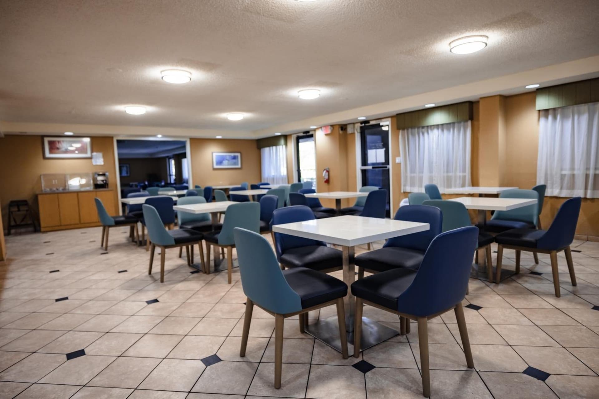 La Quinta Inn by Wyndham Tampa Near Busch Gardens gallery photo in Tampa, FL — image 76