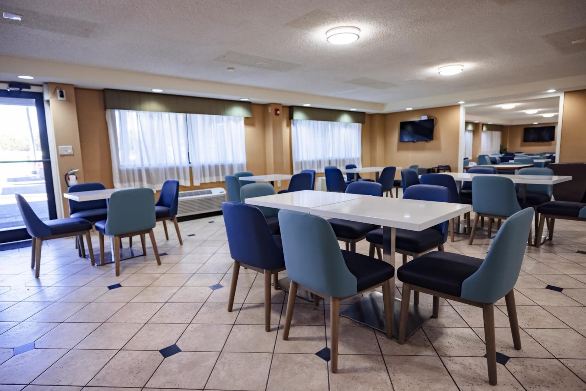 La Quinta Inn by Wyndham Tampa Near Busch Gardens gallery photo in Tampa, FL — image 82