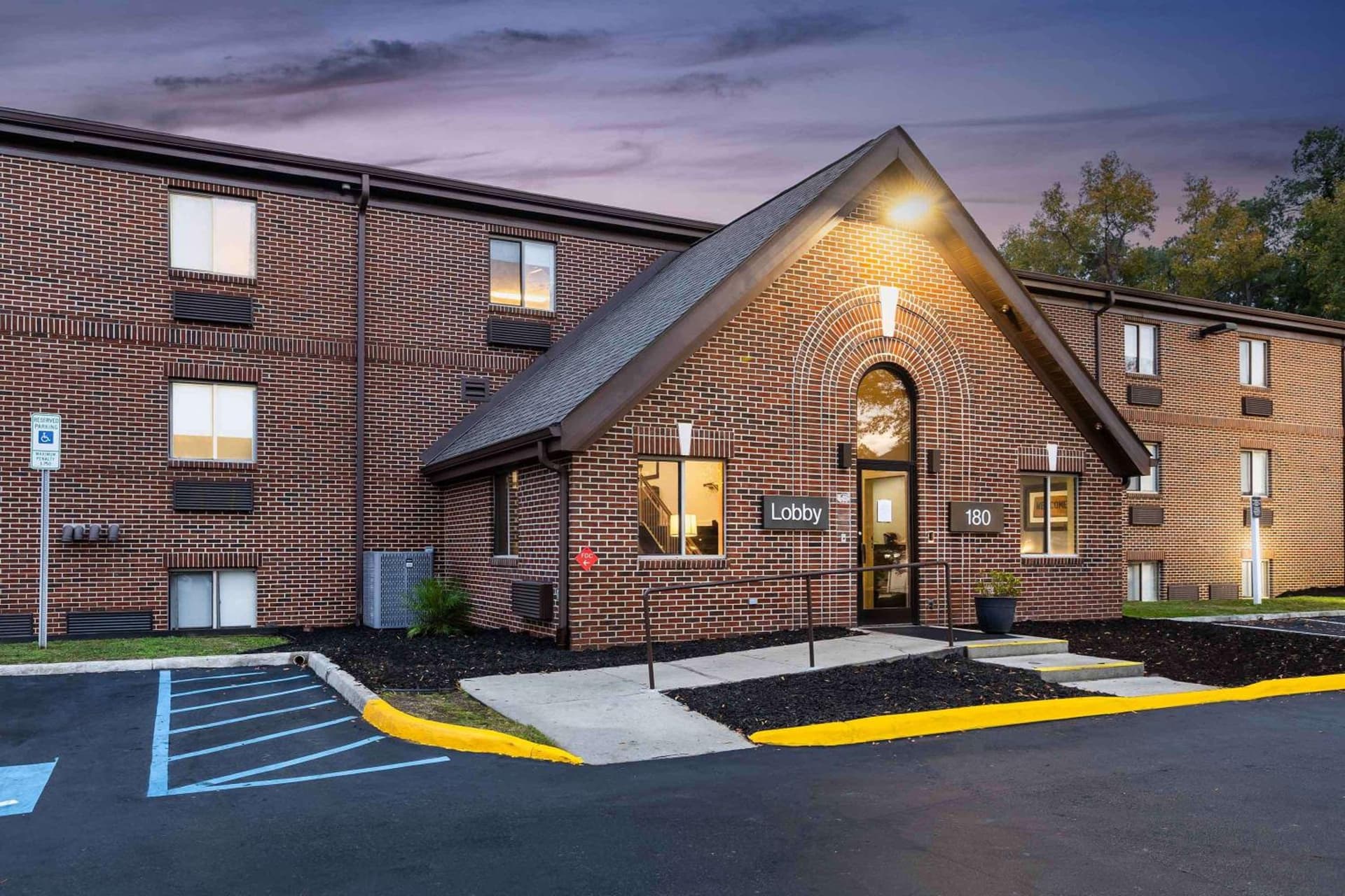 Extended Stay America Suites - Columbia - Greystone interior in Columbia, SC — gallery photo 2