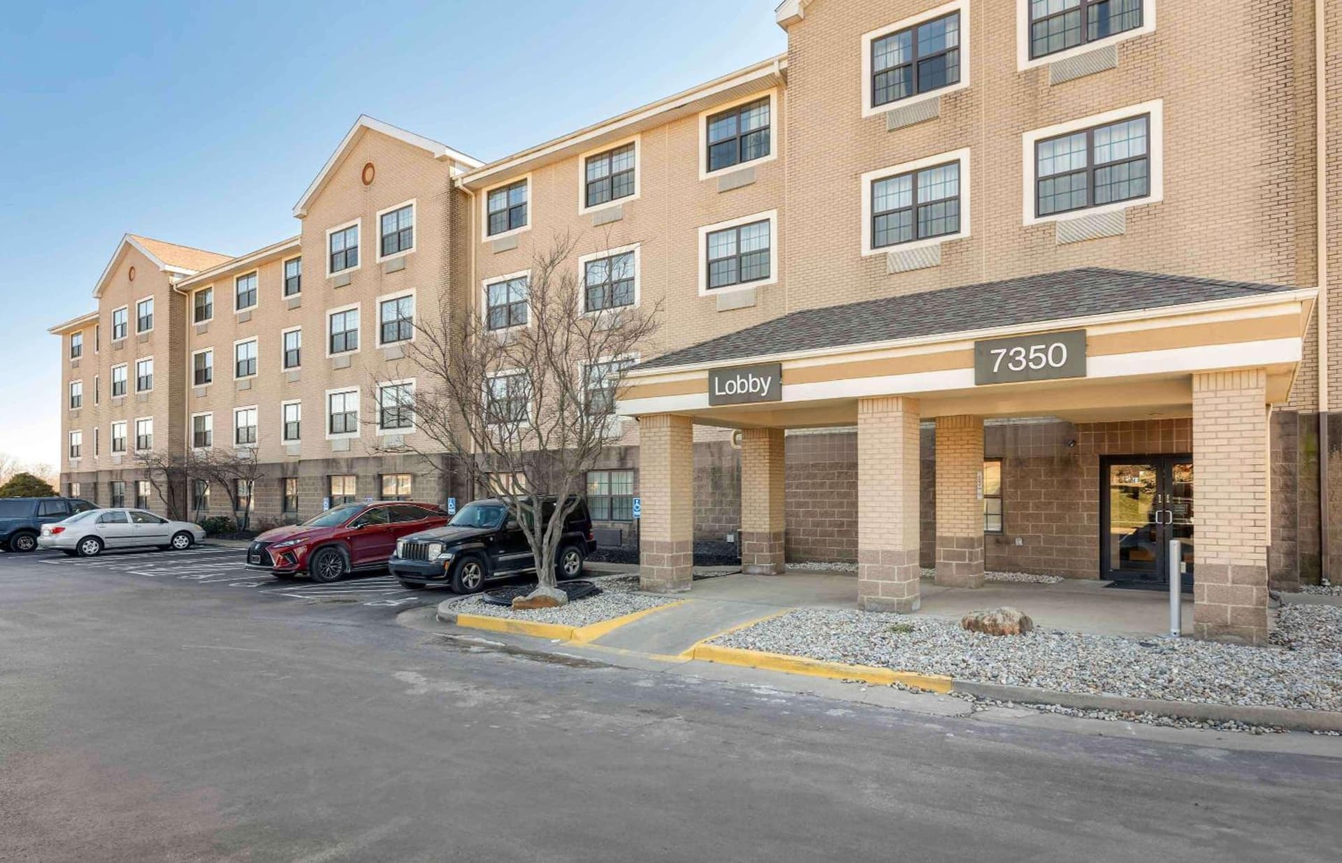 Extended Stay America Suites - Cincinnati - Florence - Turfway Rd interior in Florence, KY — gallery photo 2