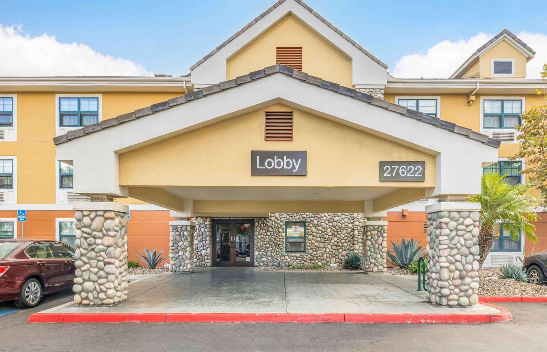Extended Stay America Suites - Temecula - Wine Country interior in Temecula, CA — gallery photo 2