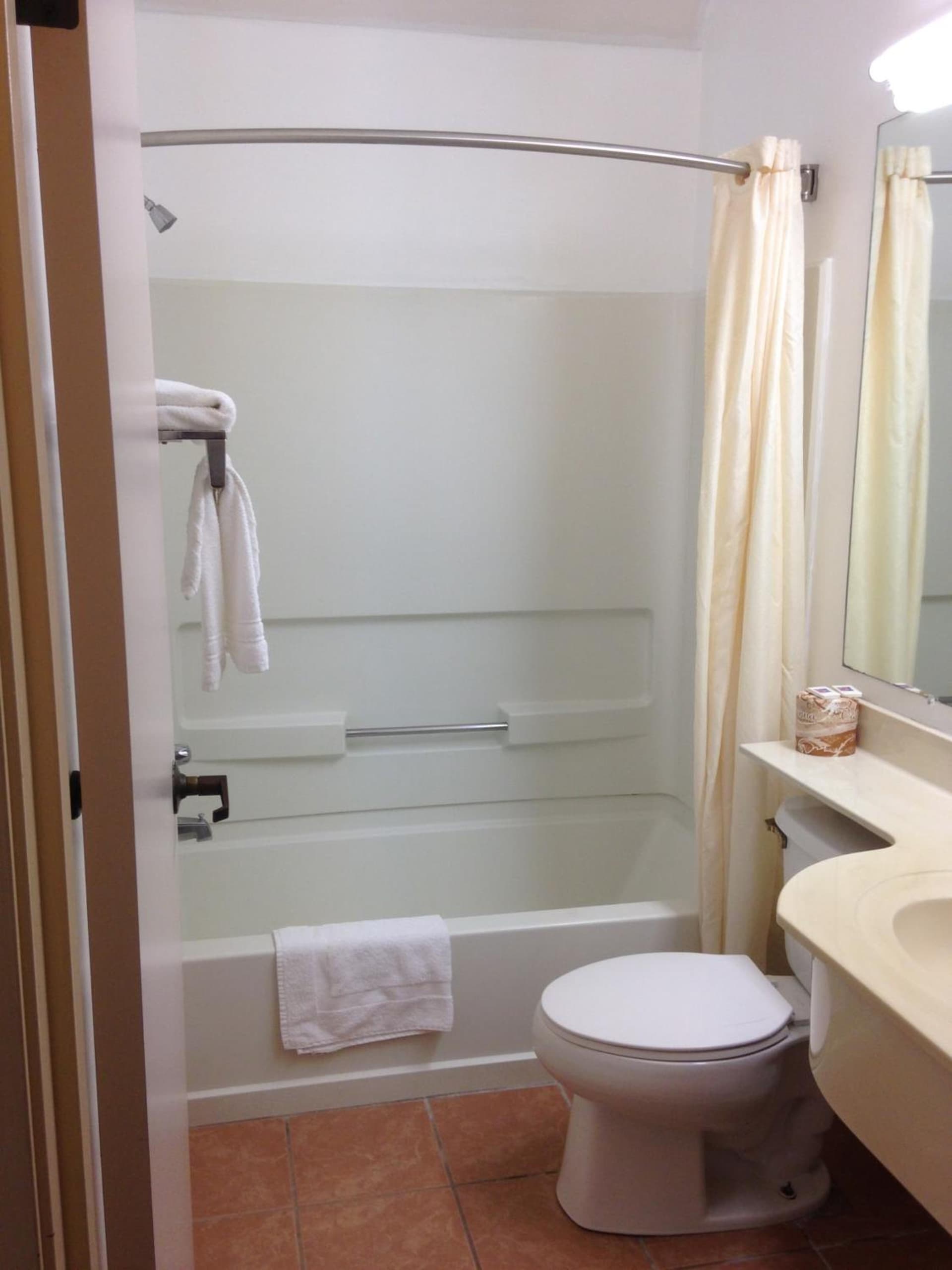 Motel 6-Olathe, KS interior in Olathe, KS — gallery photo 2