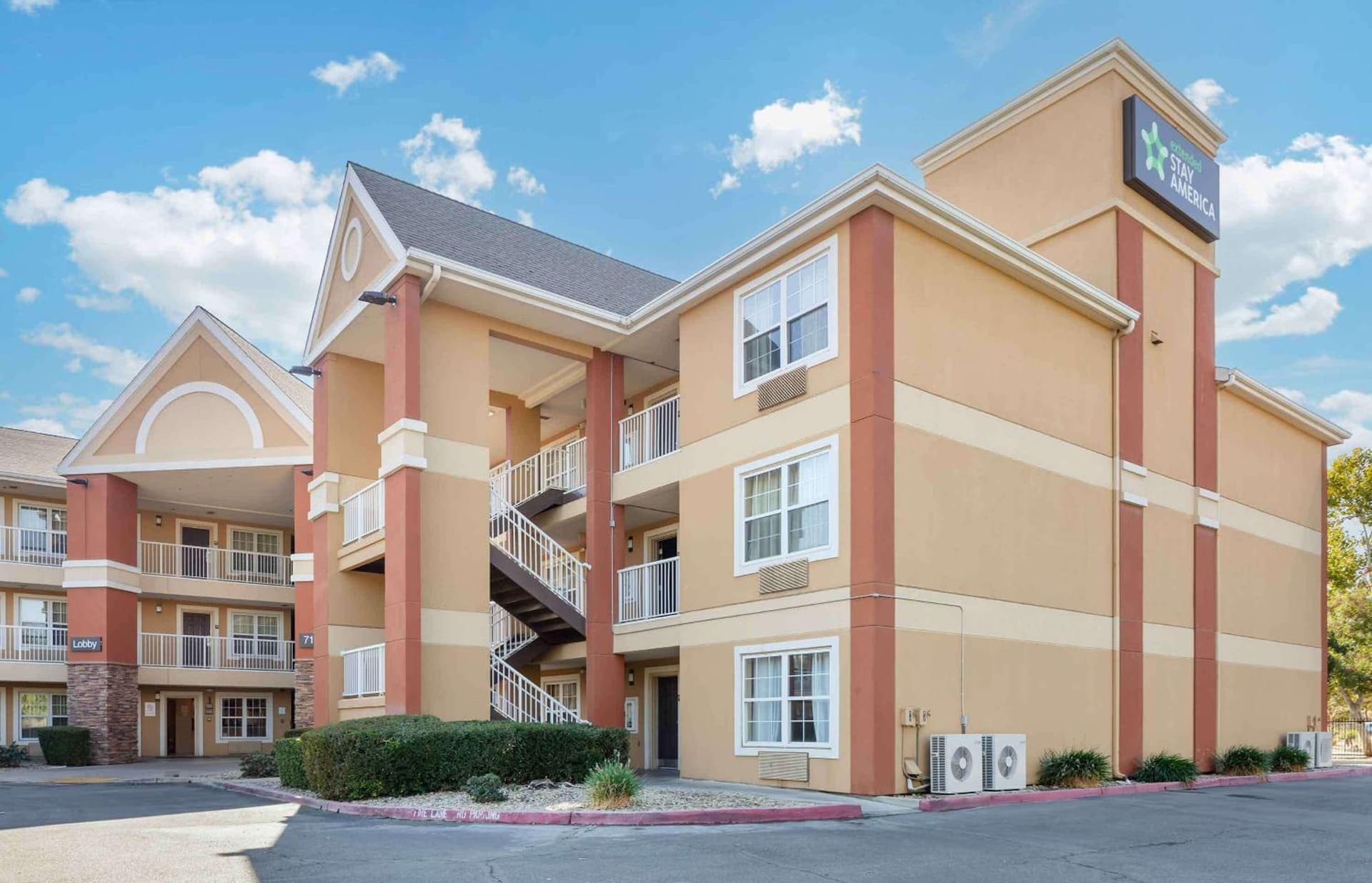Studio 6 Suites Fresno North CA exterior or lobby in Fresno, CA — main listing photo