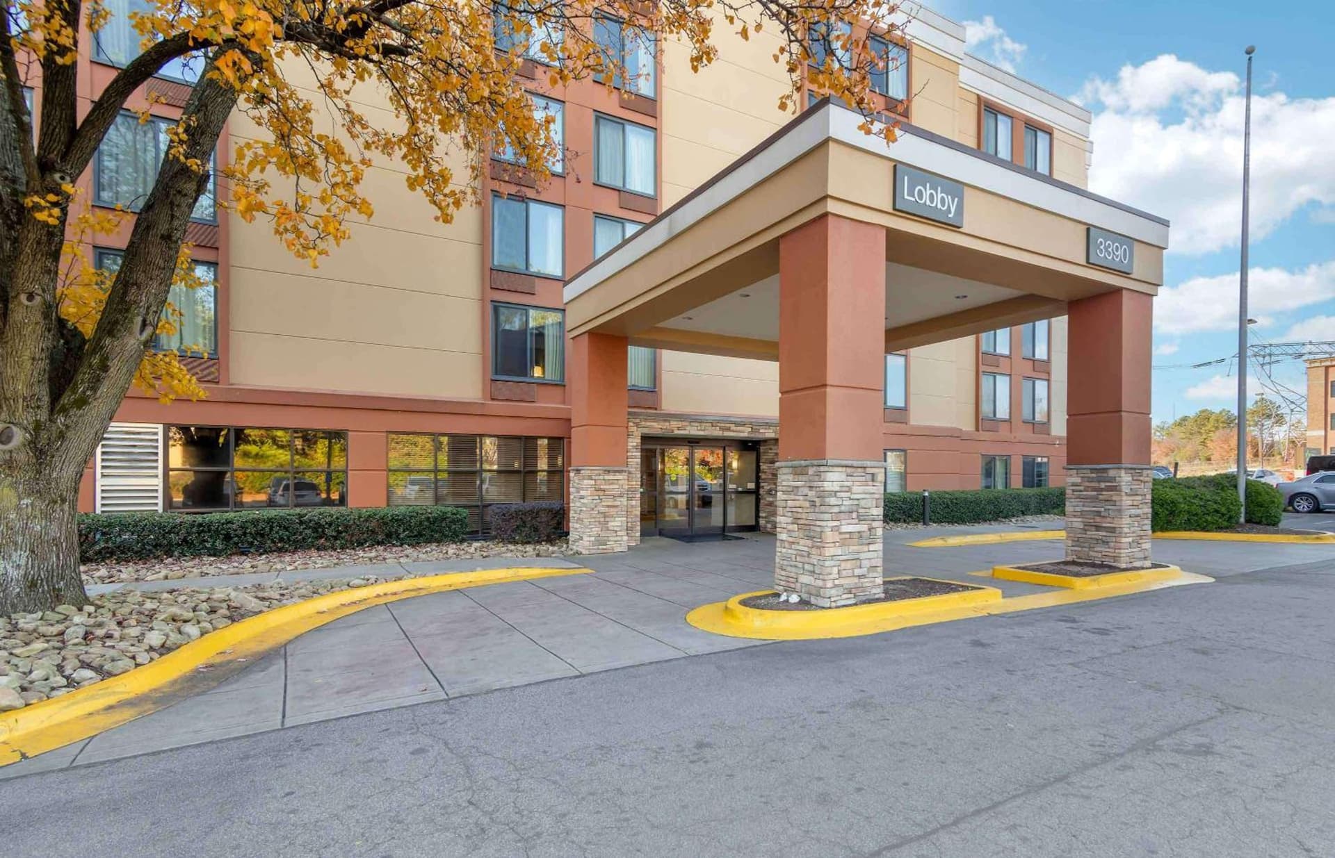Extended Stay America Suites - Atlanta - Gwinnett Place property views in Duluth, GA — gallery photo 3
