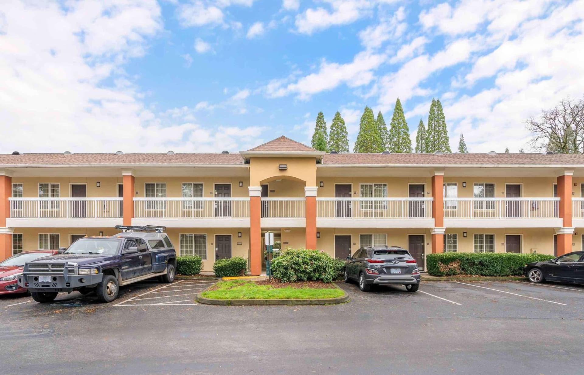 Extended Stay America Suites - Portland - Tigard featured exterior or lobby in Tigard, OR — similar hotel
