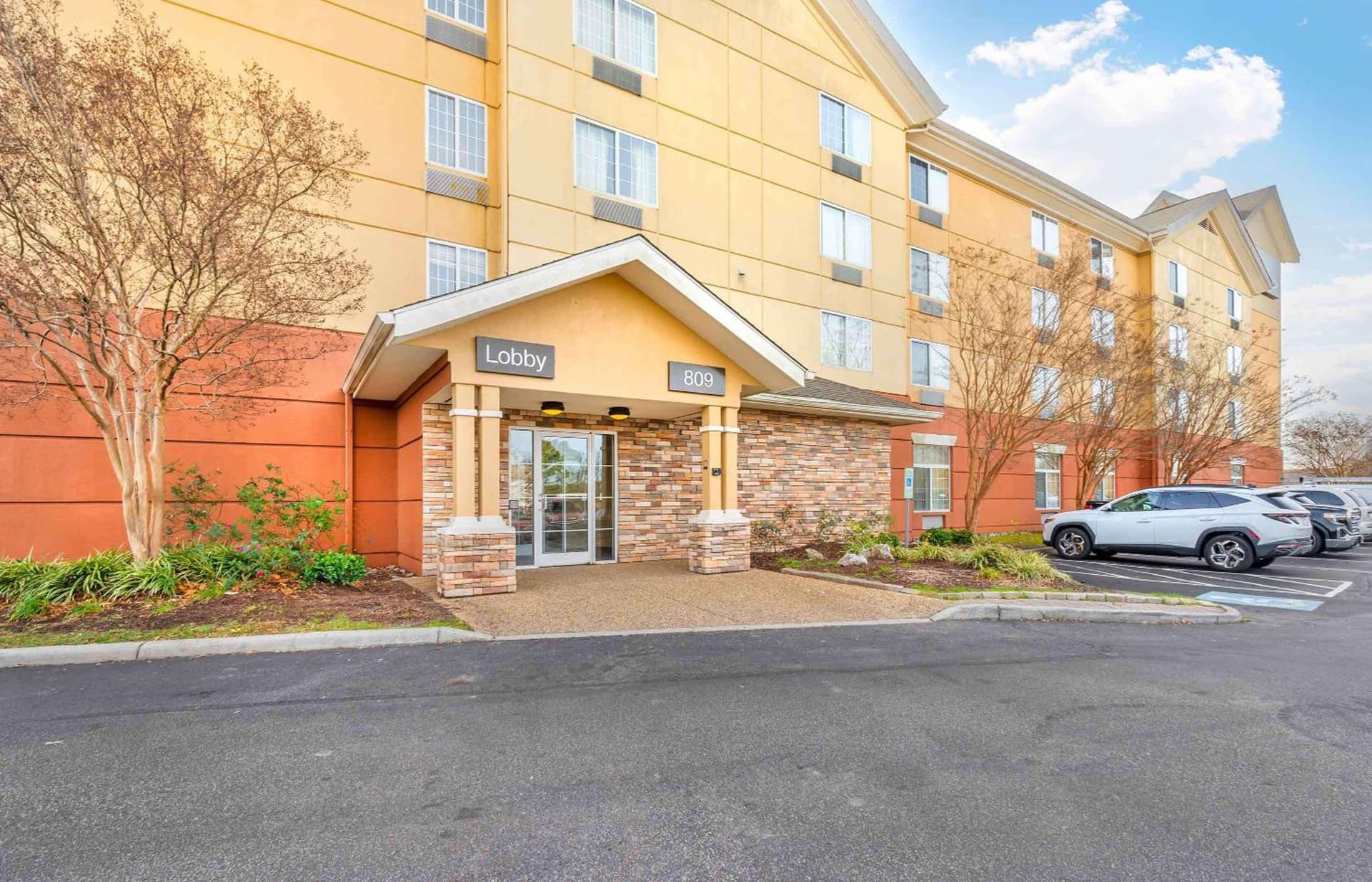 Extended Stay America Suites - Chesapeake - Greenbrier Circle interior in Chesapeake, VA — gallery photo 2
