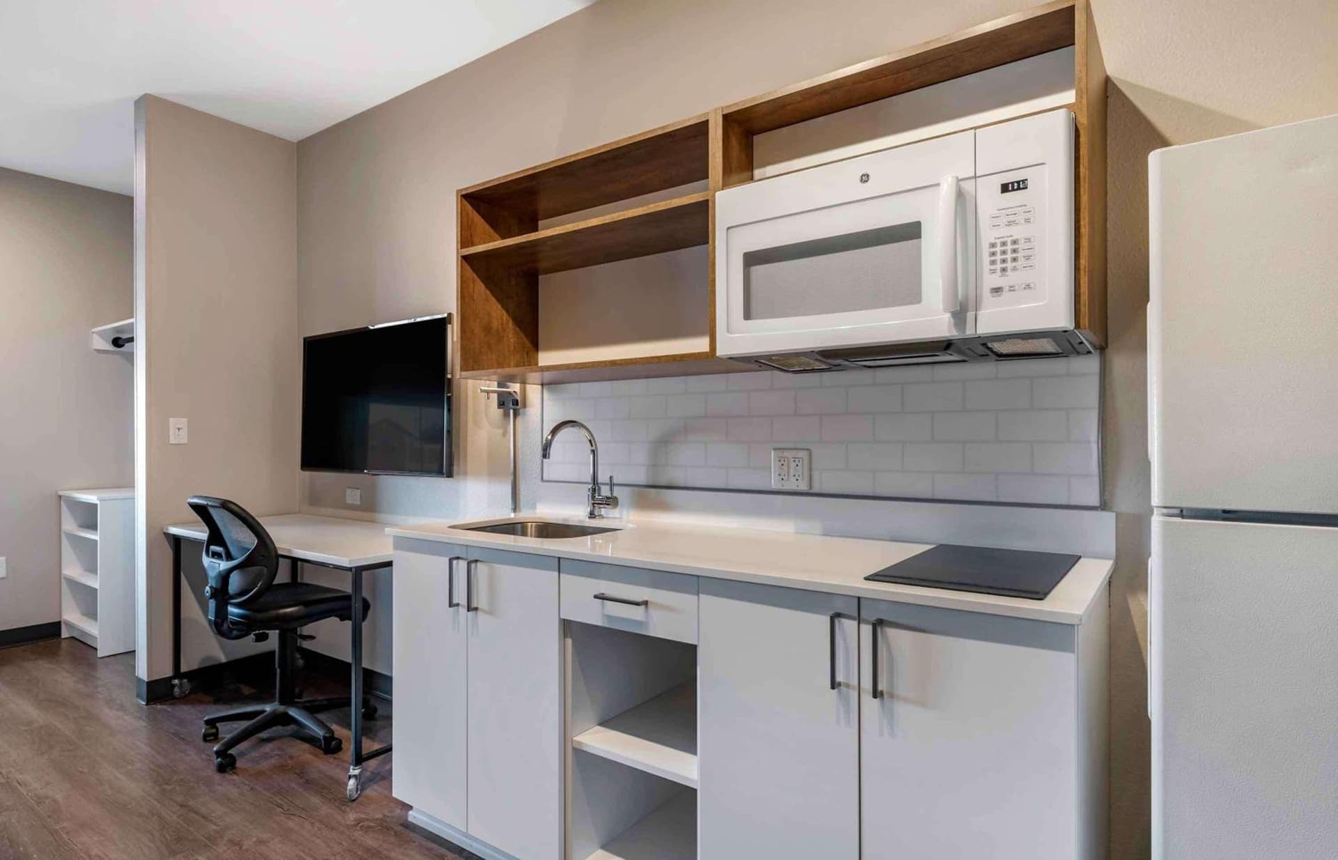 Extended Stay America Premier Suites - Tampa - Gibsonton - Riverview gallery photo in Gibsonton, FL — image 9